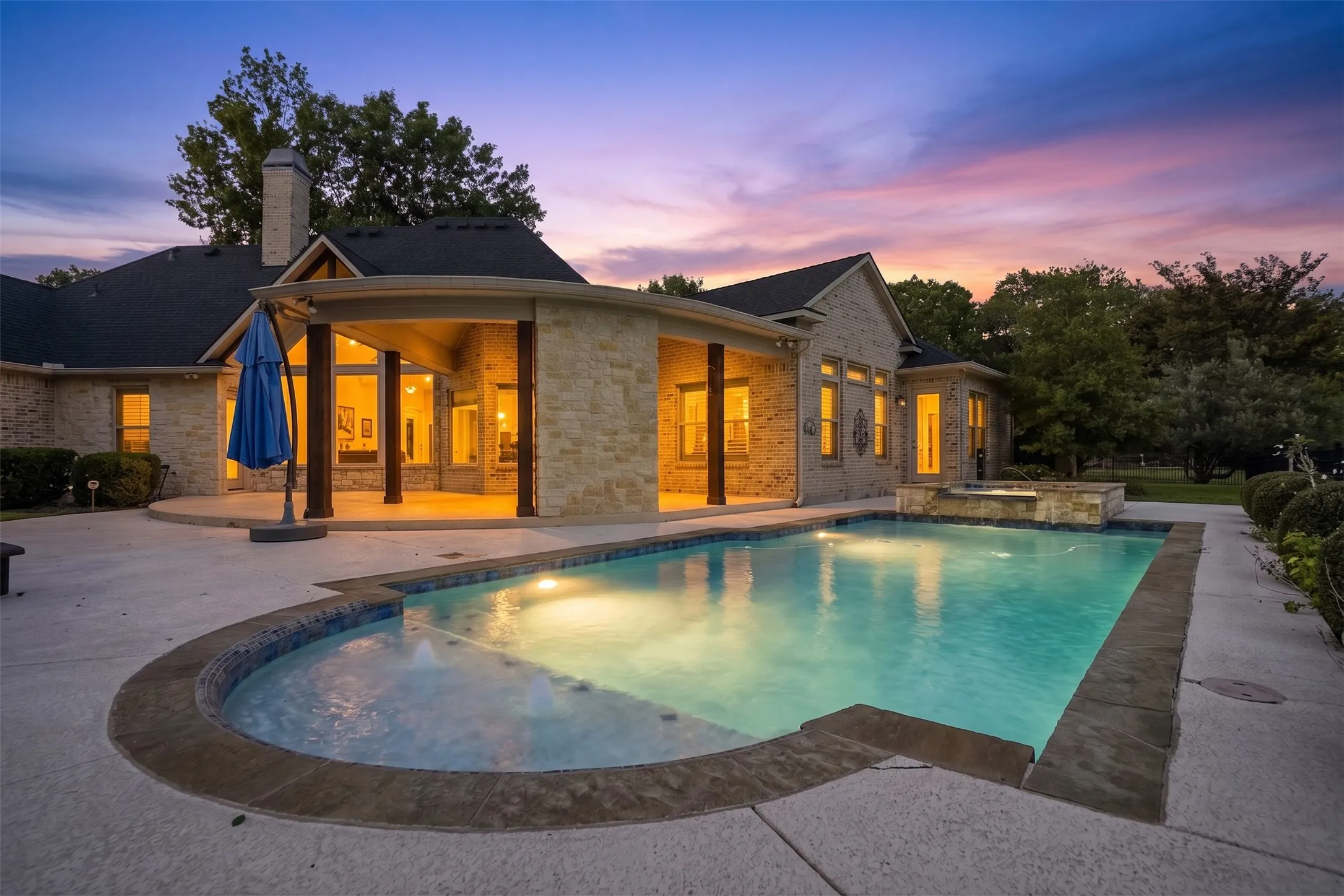 Single Family Residence For Sale in Ellis County , 228 Katy Lake Drive, Waxahachie, Texas 75165, 3 Bedroom, 4 Bathroom, 2 Garage spaces, 3,692 Sqft, built in 2013, mls#21405161, Real Estate Agent in Waxahachie, Homes For Sale in Ellis county, Homes For Sale in Waxahachie, Realtor in Waxahachie Texas, Real Estate Brokerage Independent Realty Texas, Luminita Cordes Realtor