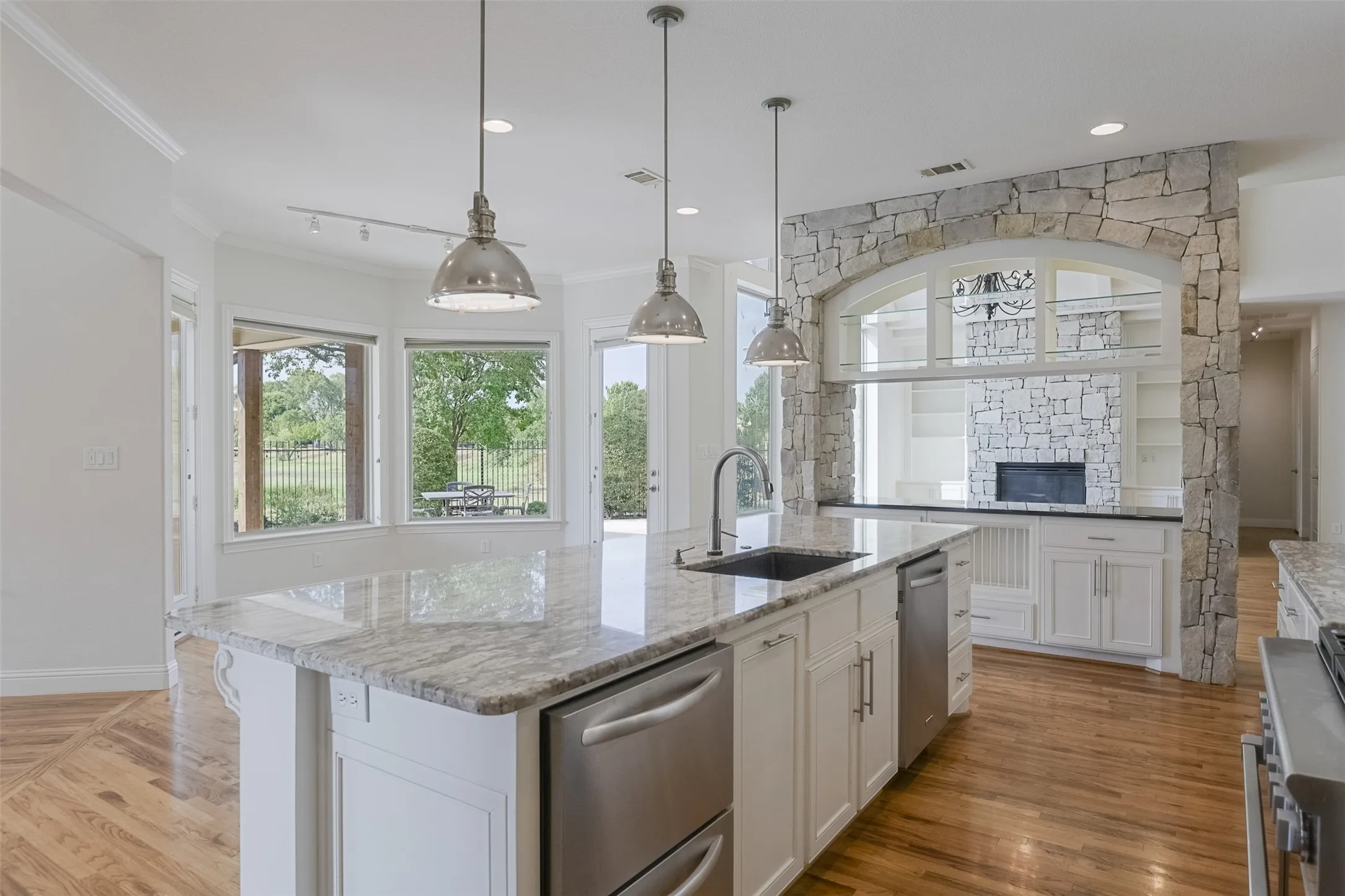 Single Family Residence For Sale in Ellis County , 228 Katy Lake Drive, Waxahachie, Texas 75165, 3 Bedroom, 4 Bathroom, 2 Garage spaces, 3,692 Sqft, built in 2013, mls#21405161, Real Estate Agent in Waxahachie, Homes For Sale in Ellis county, Homes For Sale in Waxahachie, Realtor in Waxahachie Texas, Real Estate Brokerage Independent Realty Texas, Luminita Cordes Realtor