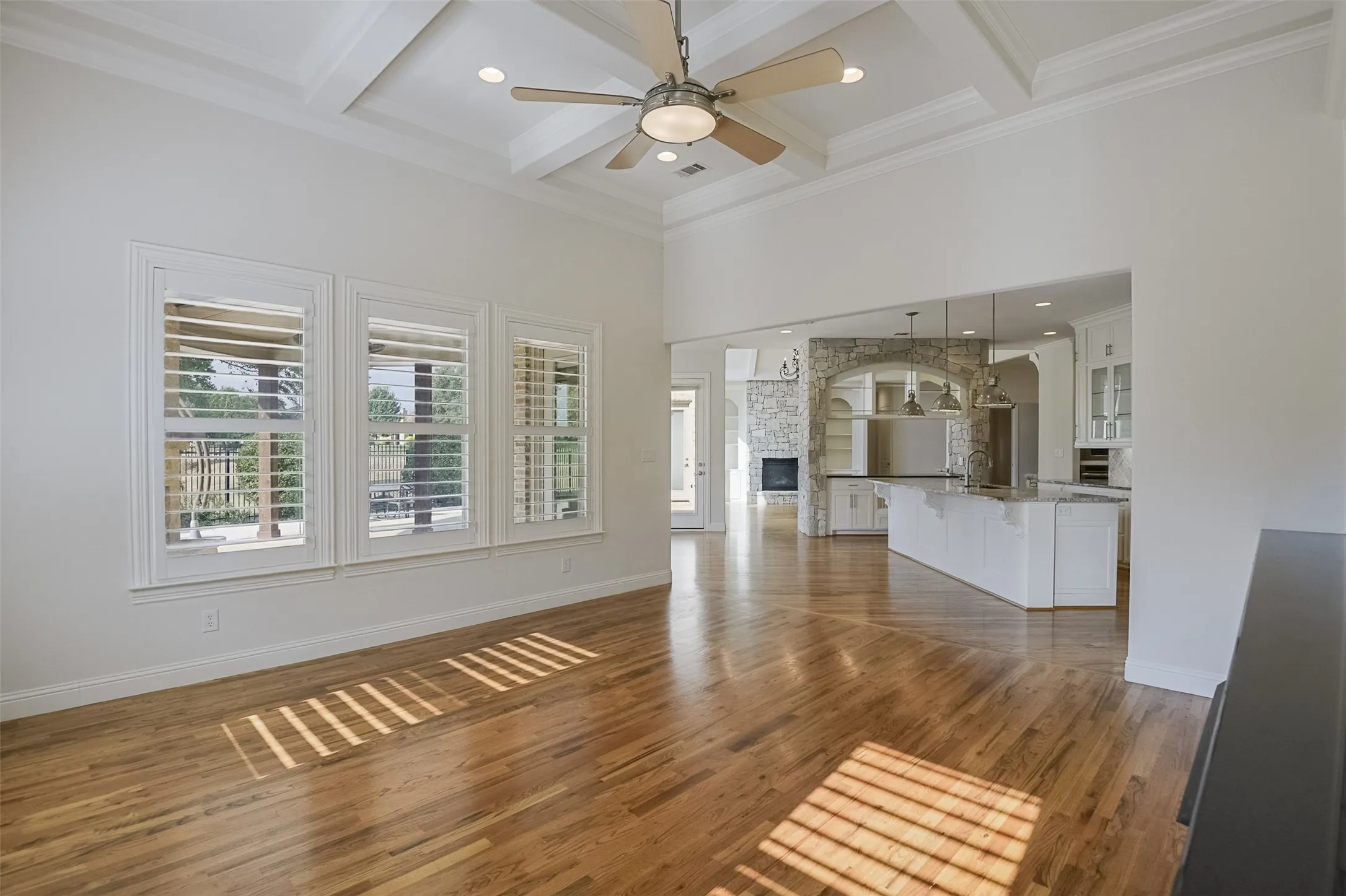 Single Family Residence For Sale in Ellis County , 228 Katy Lake Drive, Waxahachie, Texas 75165, 3 Bedroom, 4 Bathroom, 2 Garage spaces, 3,692 Sqft, built in 2013, mls#21405161, Real Estate Agent in Waxahachie, Homes For Sale in Ellis county, Homes For Sale in Waxahachie, Realtor in Waxahachie Texas, Real Estate Brokerage Independent Realty Texas, Luminita Cordes Realtor