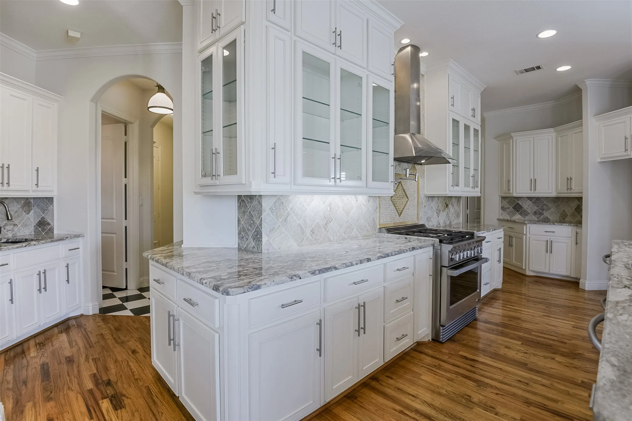 Single Family Residence For Sale in Ellis County , 228 Katy Lake Drive, Waxahachie, Texas 75165, 3 Bedroom, 4 Bathroom, 2 Garage spaces, 3,692 Sqft, built in 2013, mls#21405161, Real Estate Agent in Waxahachie, Homes For Sale in Ellis county, Homes For Sale in Waxahachie, Realtor in Waxahachie Texas, Real Estate Brokerage Independent Realty Texas, Luminita Cordes Realtor