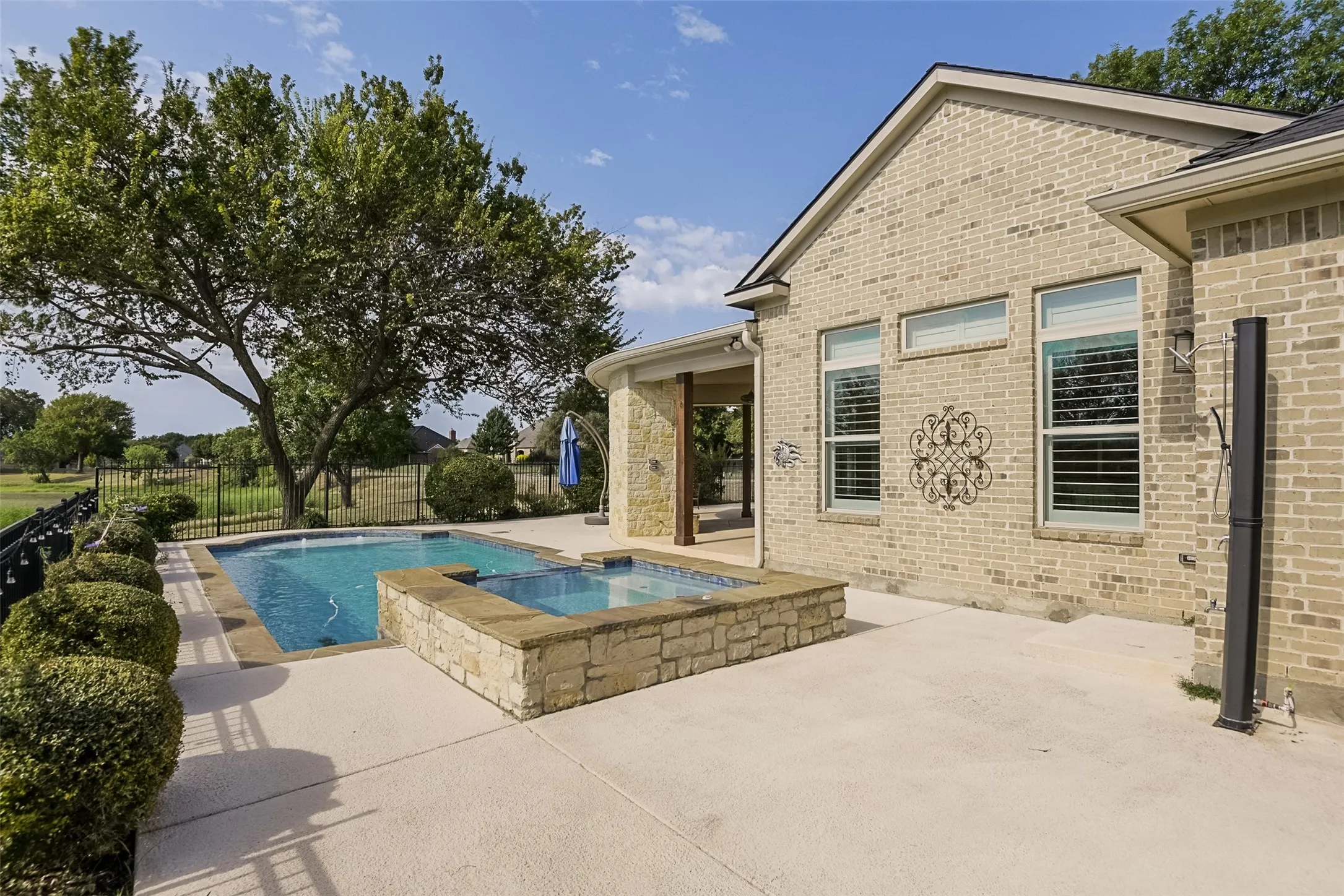 Single Family Residence For Sale in Ellis County , 228 Katy Lake Drive, Waxahachie, Texas 75165, 3 Bedroom, 4 Bathroom, 2 Garage spaces, 3,692 Sqft, built in 2013, mls#21405161, Real Estate Agent in Waxahachie, Homes For Sale in Ellis county, Homes For Sale in Waxahachie, Realtor in Waxahachie Texas, Real Estate Brokerage Independent Realty Texas, Luminita Cordes Realtor