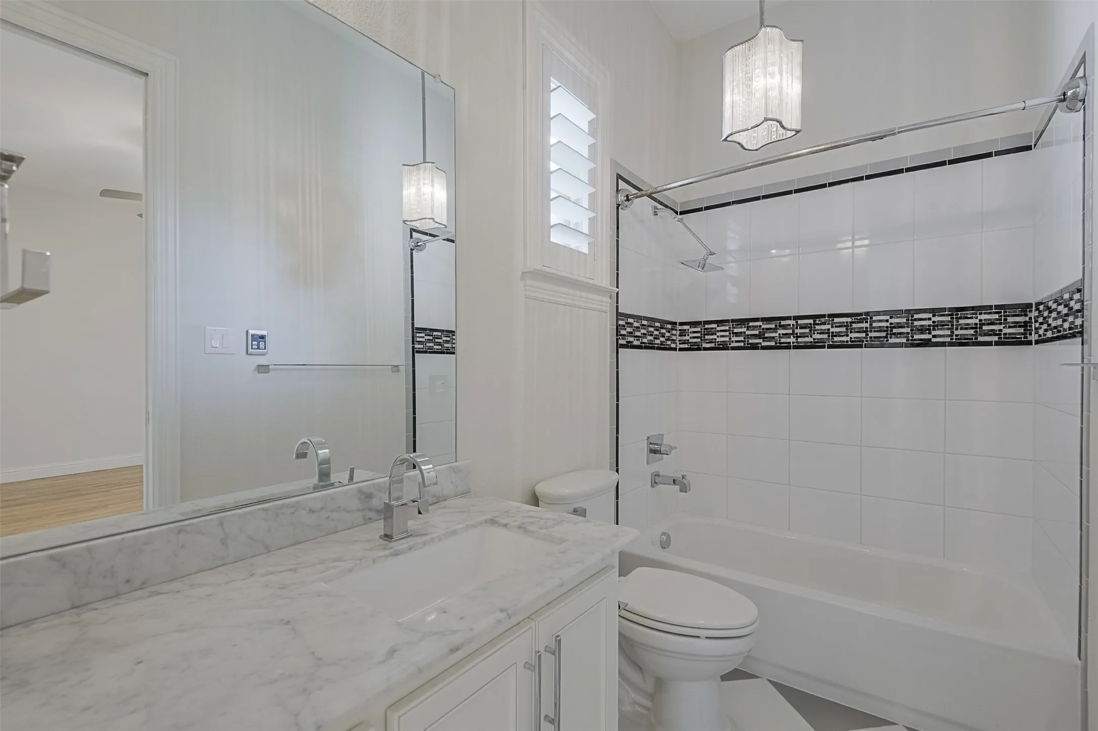 Single Family Residence For Sale in Ellis County , 228 Katy Lake Drive, Waxahachie, Texas 75165, 3 Bedroom, 4 Bathroom, 2 Garage spaces, 3,692 Sqft, built in 2013, mls#21405161, Real Estate Agent in Waxahachie, Homes For Sale in Ellis county, Homes For Sale in Waxahachie, Realtor in Waxahachie Texas, Real Estate Brokerage Independent Realty Texas, Luminita Cordes Realtor