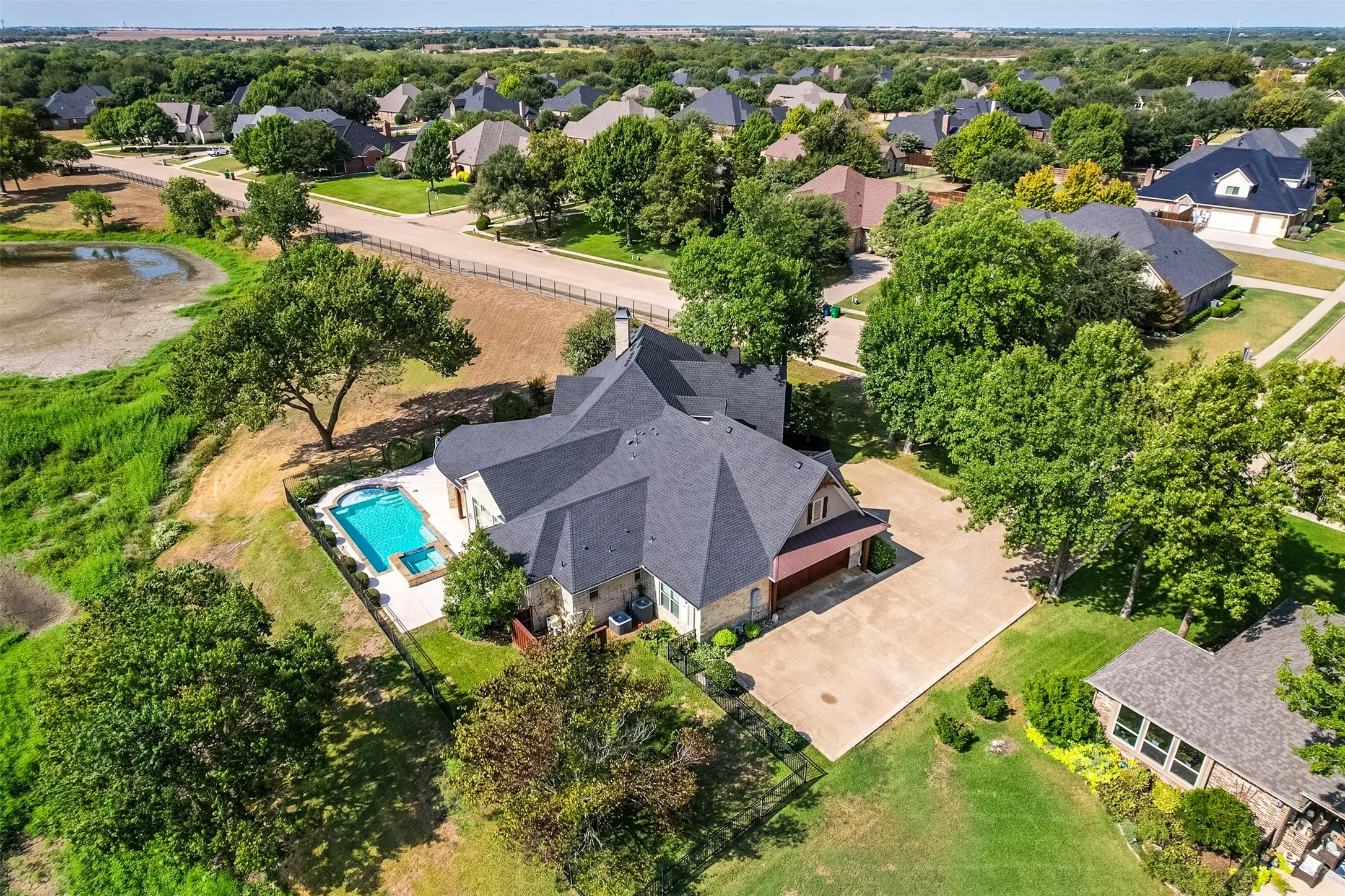 Single Family Residence For Sale in Ellis County , 228 Katy Lake Drive, Waxahachie, Texas 75165, 3 Bedroom, 4 Bathroom, 2 Garage spaces, 3,692 Sqft, built in 2013, mls#21405161, Real Estate Agent in Waxahachie, Homes For Sale in Ellis county, Homes For Sale in Waxahachie, Realtor in Waxahachie Texas, Real Estate Brokerage Independent Realty Texas, Luminita Cordes Realtor