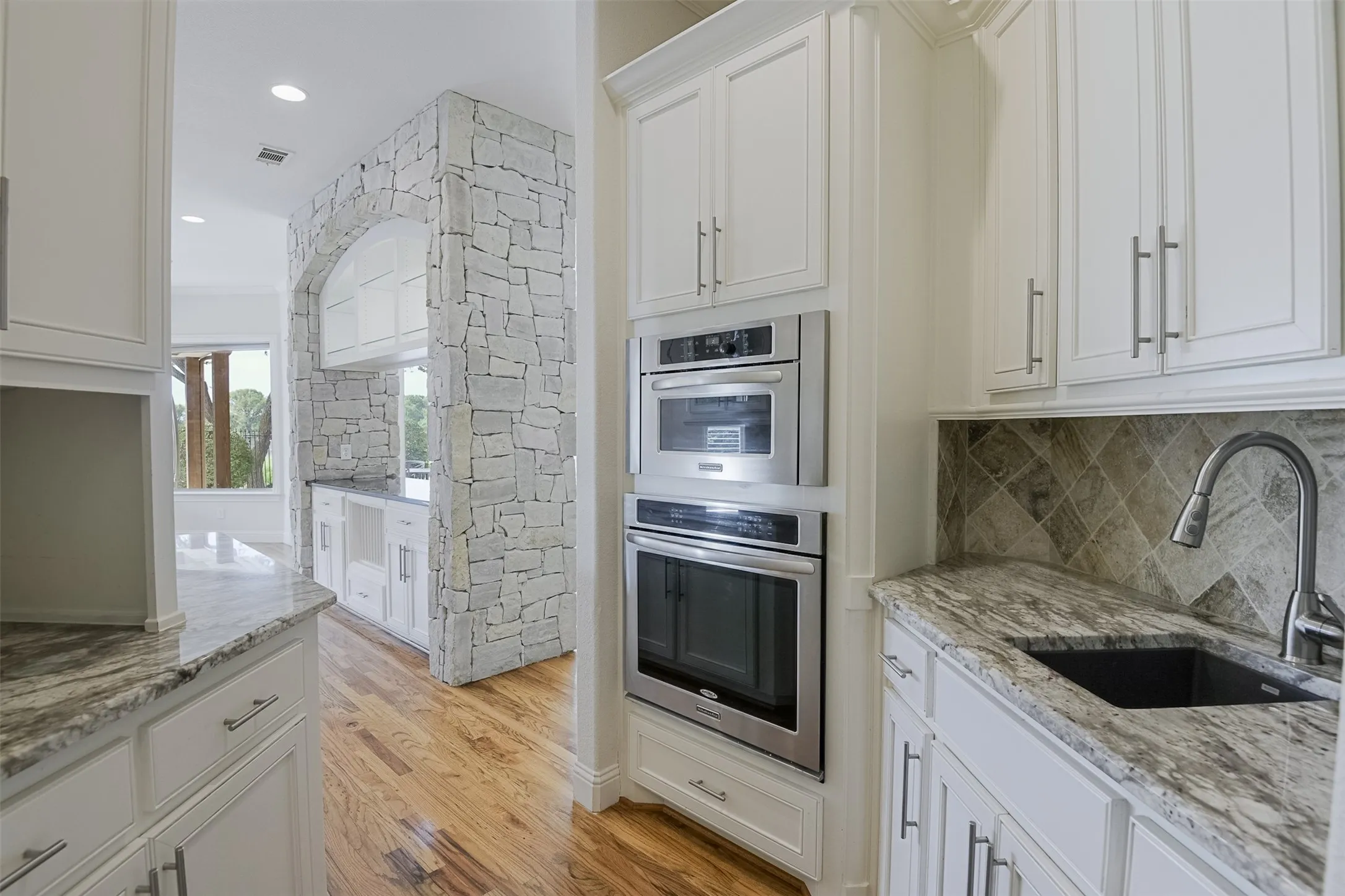 Single Family Residence For Sale in Ellis County , 228 Katy Lake Drive, Waxahachie, Texas 75165, 3 Bedroom, 4 Bathroom, 2 Garage spaces, 3,692 Sqft, built in 2013, mls#21405161, Real Estate Agent in Waxahachie, Homes For Sale in Ellis county, Homes For Sale in Waxahachie, Realtor in Waxahachie Texas, Real Estate Brokerage Independent Realty Texas, Luminita Cordes Realtor