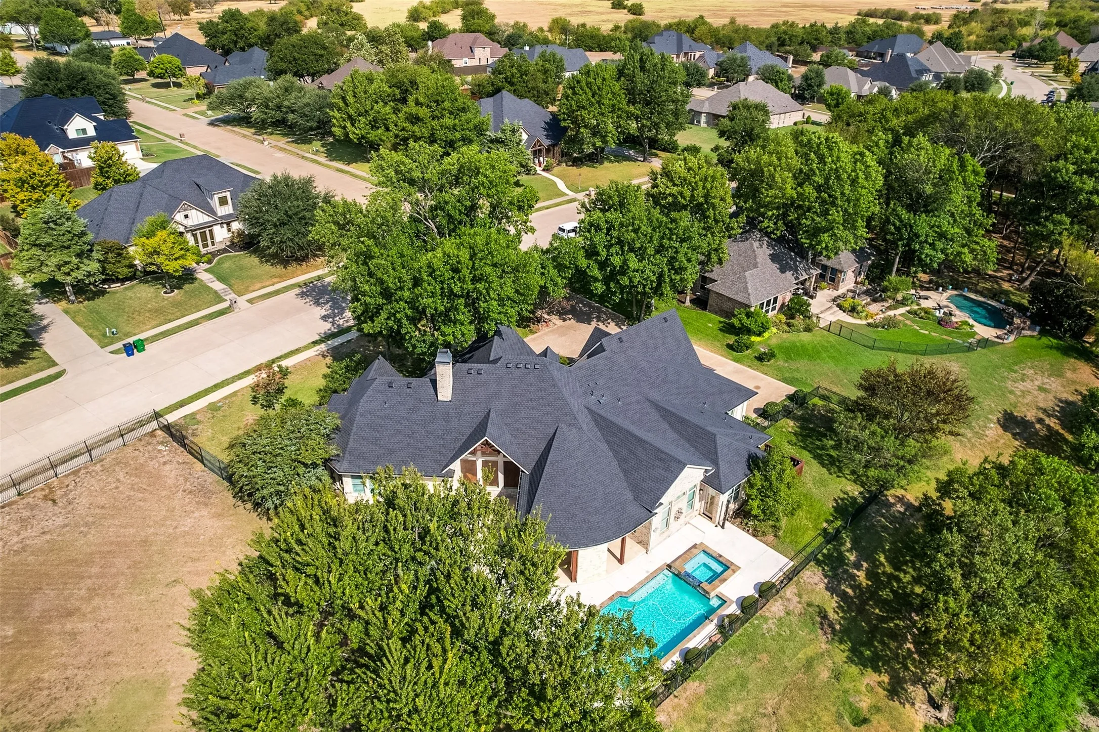 Single Family Residence For Sale in Ellis County , 228 Katy Lake Drive, Waxahachie, Texas 75165, 3 Bedroom, 4 Bathroom, 2 Garage spaces, 3,692 Sqft, built in 2013, mls#21405161, Real Estate Agent in Waxahachie, Homes For Sale in Ellis county, Homes For Sale in Waxahachie, Realtor in Waxahachie Texas, Real Estate Brokerage Independent Realty Texas, Luminita Cordes Realtor