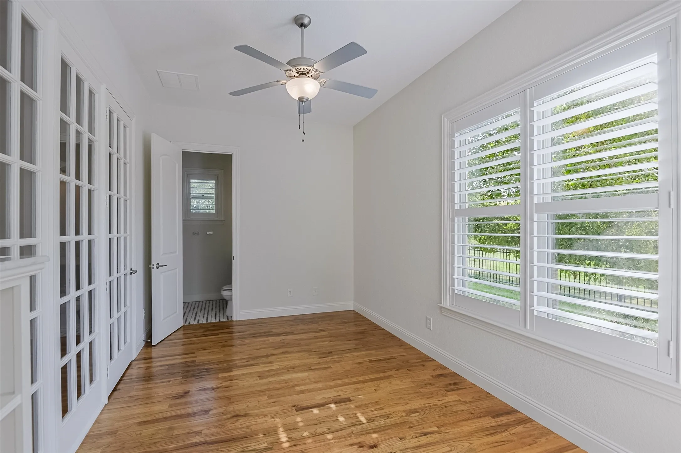 Single Family Residence For Sale in Ellis County , 228 Katy Lake Drive, Waxahachie, Texas 75165, 3 Bedroom, 4 Bathroom, 2 Garage spaces, 3,692 Sqft, built in 2013, mls#21405161, Real Estate Agent in Waxahachie, Homes For Sale in Ellis county, Homes For Sale in Waxahachie, Realtor in Waxahachie Texas, Real Estate Brokerage Independent Realty Texas, Luminita Cordes Realtor