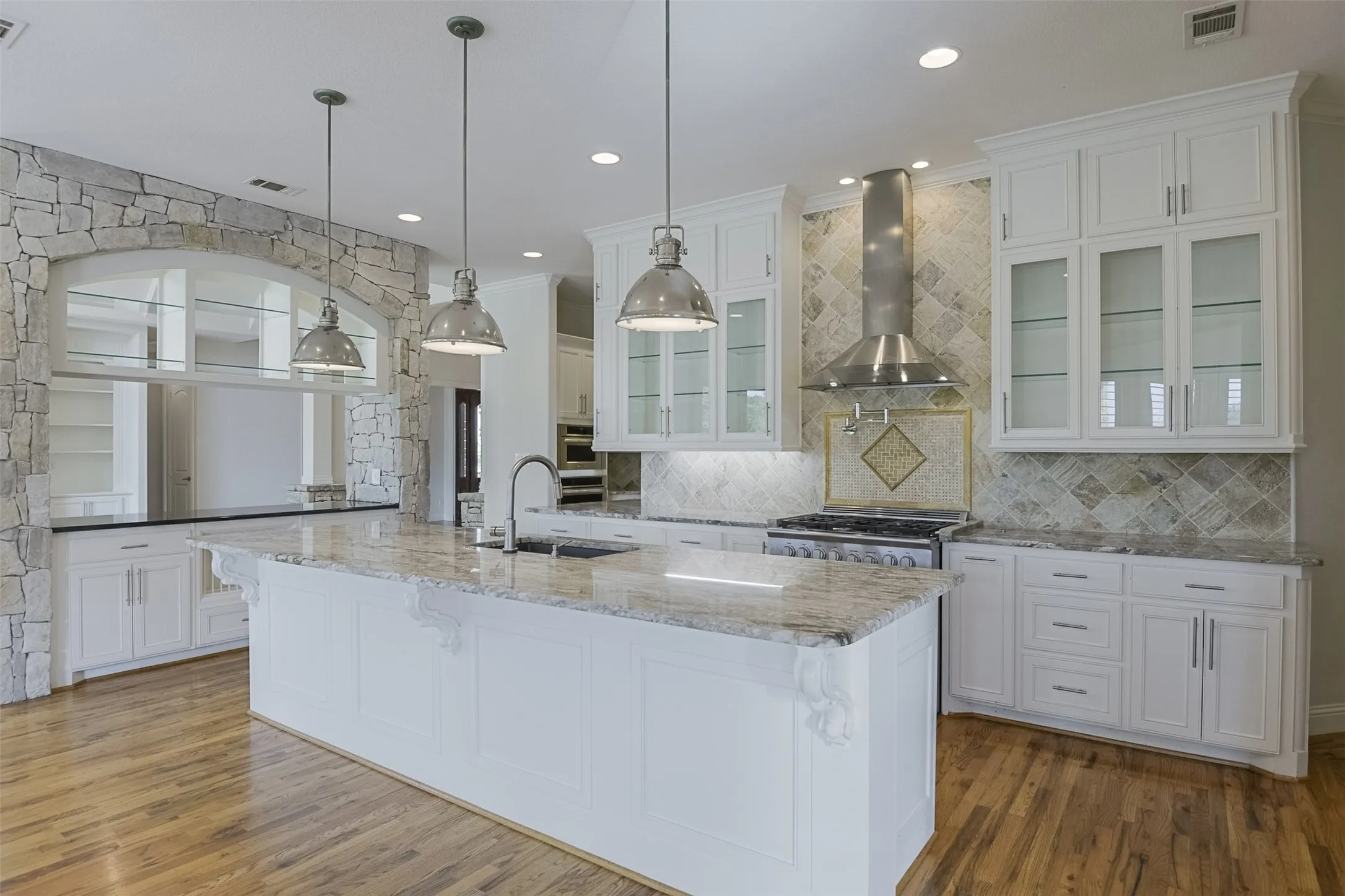 Single Family Residence For Sale in Ellis County , 228 Katy Lake Drive, Waxahachie, Texas 75165, 3 Bedroom, 4 Bathroom, 2 Garage spaces, 3,692 Sqft, built in 2013, mls#21405161, Real Estate Agent in Waxahachie, Homes For Sale in Ellis county, Homes For Sale in Waxahachie, Realtor in Waxahachie Texas, Real Estate Brokerage Independent Realty Texas, Luminita Cordes Realtor