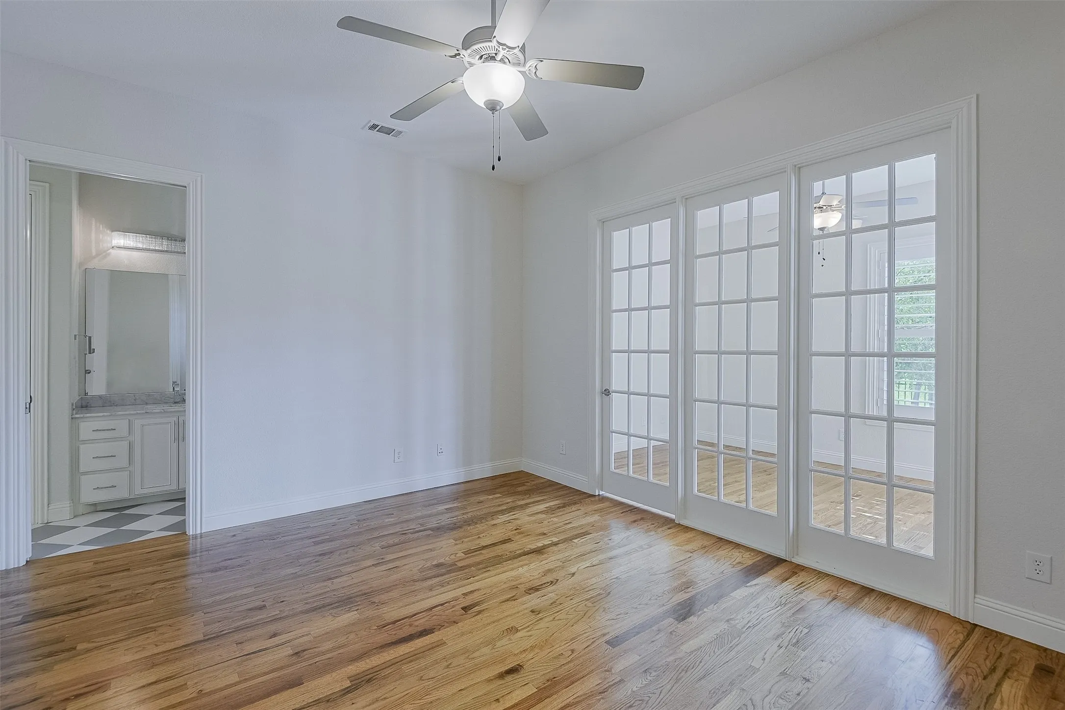Single Family Residence For Sale in Ellis County , 228 Katy Lake Drive, Waxahachie, Texas 75165, 3 Bedroom, 4 Bathroom, 2 Garage spaces, 3,692 Sqft, built in 2013, mls#21405161, Real Estate Agent in Waxahachie, Homes For Sale in Ellis county, Homes For Sale in Waxahachie, Realtor in Waxahachie Texas, Real Estate Brokerage Independent Realty Texas, Luminita Cordes Realtor