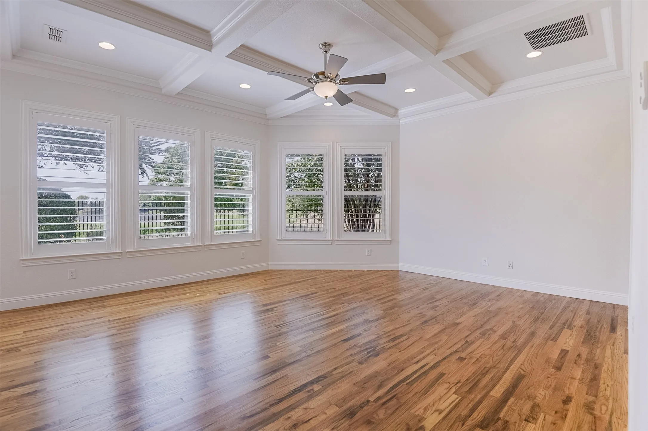 Single Family Residence For Sale in Ellis County , 228 Katy Lake Drive, Waxahachie, Texas 75165, 3 Bedroom, 4 Bathroom, 2 Garage spaces, 3,692 Sqft, built in 2013, mls#21405161, Real Estate Agent in Waxahachie, Homes For Sale in Ellis county, Homes For Sale in Waxahachie, Realtor in Waxahachie Texas, Real Estate Brokerage Independent Realty Texas, Luminita Cordes Realtor