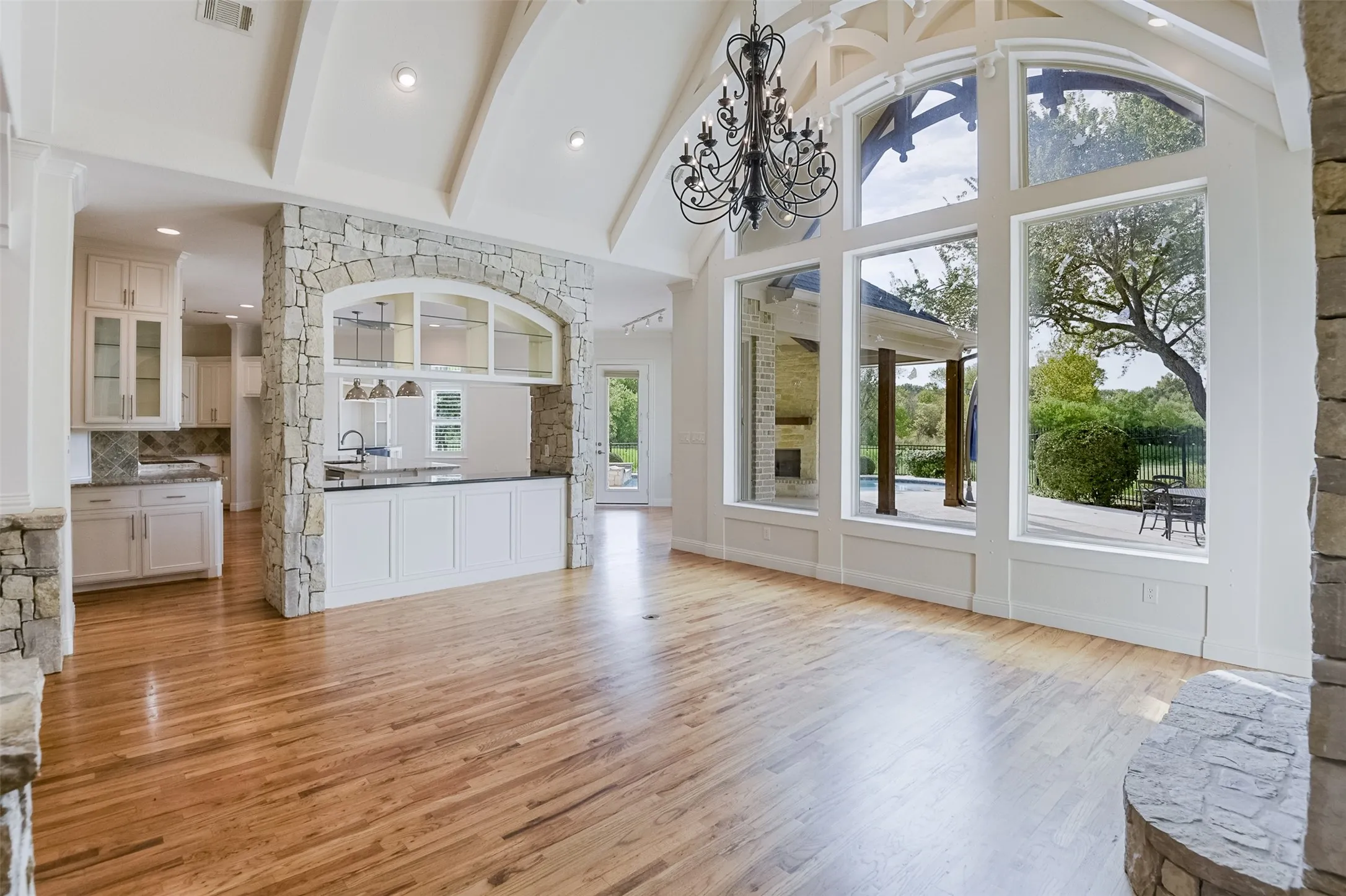 Single Family Residence For Sale in Ellis County , 228 Katy Lake Drive, Waxahachie, Texas 75165, 3 Bedroom, 4 Bathroom, 2 Garage spaces, 3,692 Sqft, built in 2013, mls#21405161, Real Estate Agent in Waxahachie, Homes For Sale in Ellis county, Homes For Sale in Waxahachie, Realtor in Waxahachie Texas, Real Estate Brokerage Independent Realty Texas, Luminita Cordes Realtor