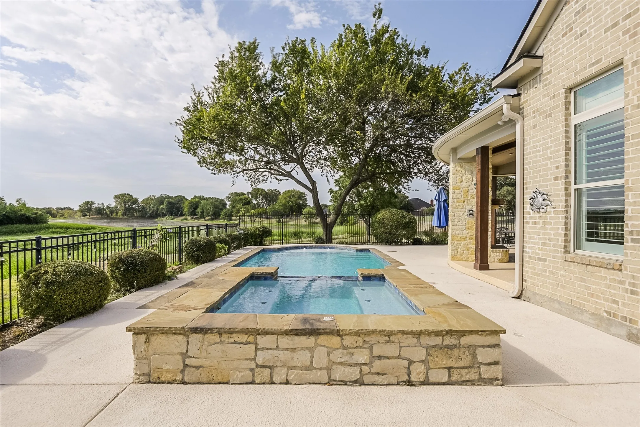 Single Family Residence For Sale in Ellis County , 228 Katy Lake Drive, Waxahachie, Texas 75165, 3 Bedroom, 4 Bathroom, 2 Garage spaces, 3,692 Sqft, built in 2013, mls#21405161, Real Estate Agent in Waxahachie, Homes For Sale in Ellis county, Homes For Sale in Waxahachie, Realtor in Waxahachie Texas, Real Estate Brokerage Independent Realty Texas, Luminita Cordes Realtor