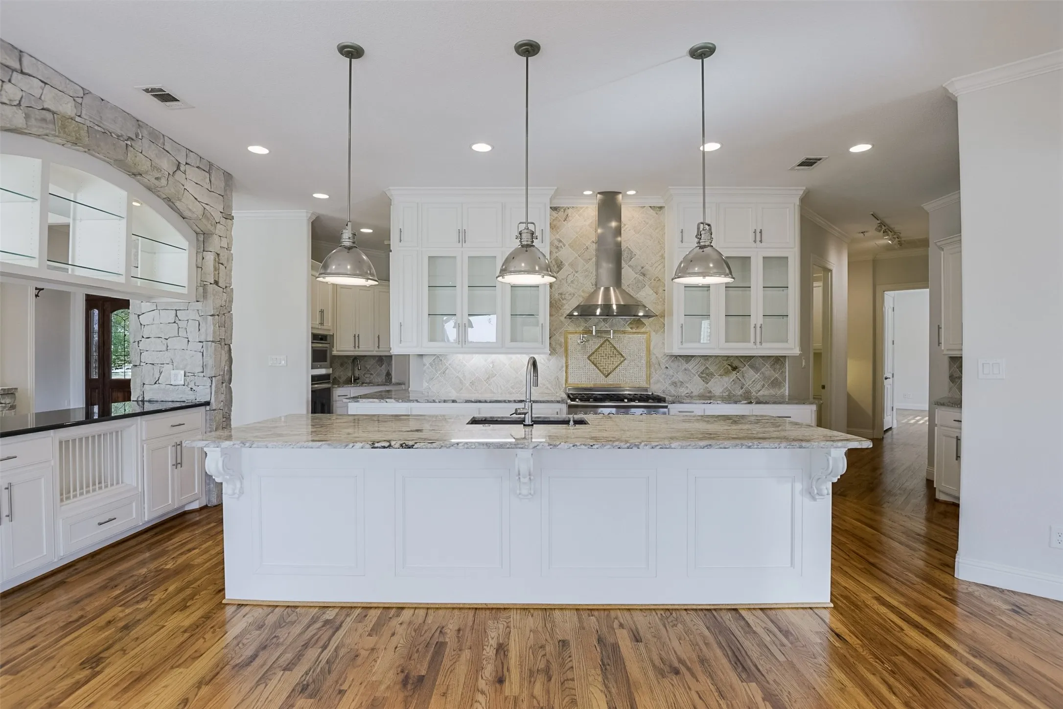 Single Family Residence For Sale in Ellis County , 228 Katy Lake Drive, Waxahachie, Texas 75165, 3 Bedroom, 4 Bathroom, 2 Garage spaces, 3,692 Sqft, built in 2013, mls#21405161, Real Estate Agent in Waxahachie, Homes For Sale in Ellis county, Homes For Sale in Waxahachie, Realtor in Waxahachie Texas, Real Estate Brokerage Independent Realty Texas, Luminita Cordes Realtor