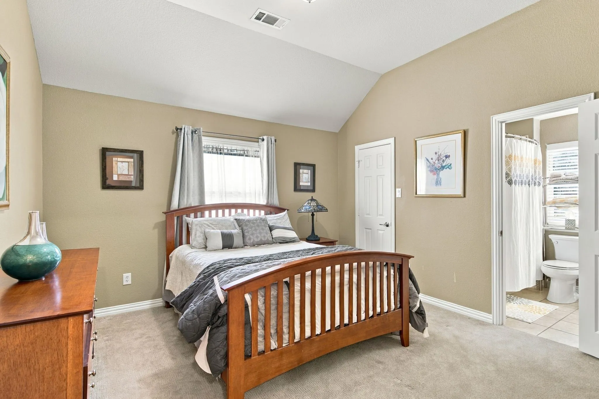Single Family Residence For Sale in Denton County , 3001 Autumn Sage Trail, Flower Mound, Texas 75022, 5 Bedroom, 4 Bathroom, 3 Garage spaces, 3,895 Sqft, built in 2004, mls#21404872, Real Estate Agent in Flower Mound, Homes For Sale in Denton county, Homes For Sale in Flower Mound, Realtor in Flower Mound Texas, Real Estate Brokerage Independent Realty Texas, Luminita Cordes Realtor