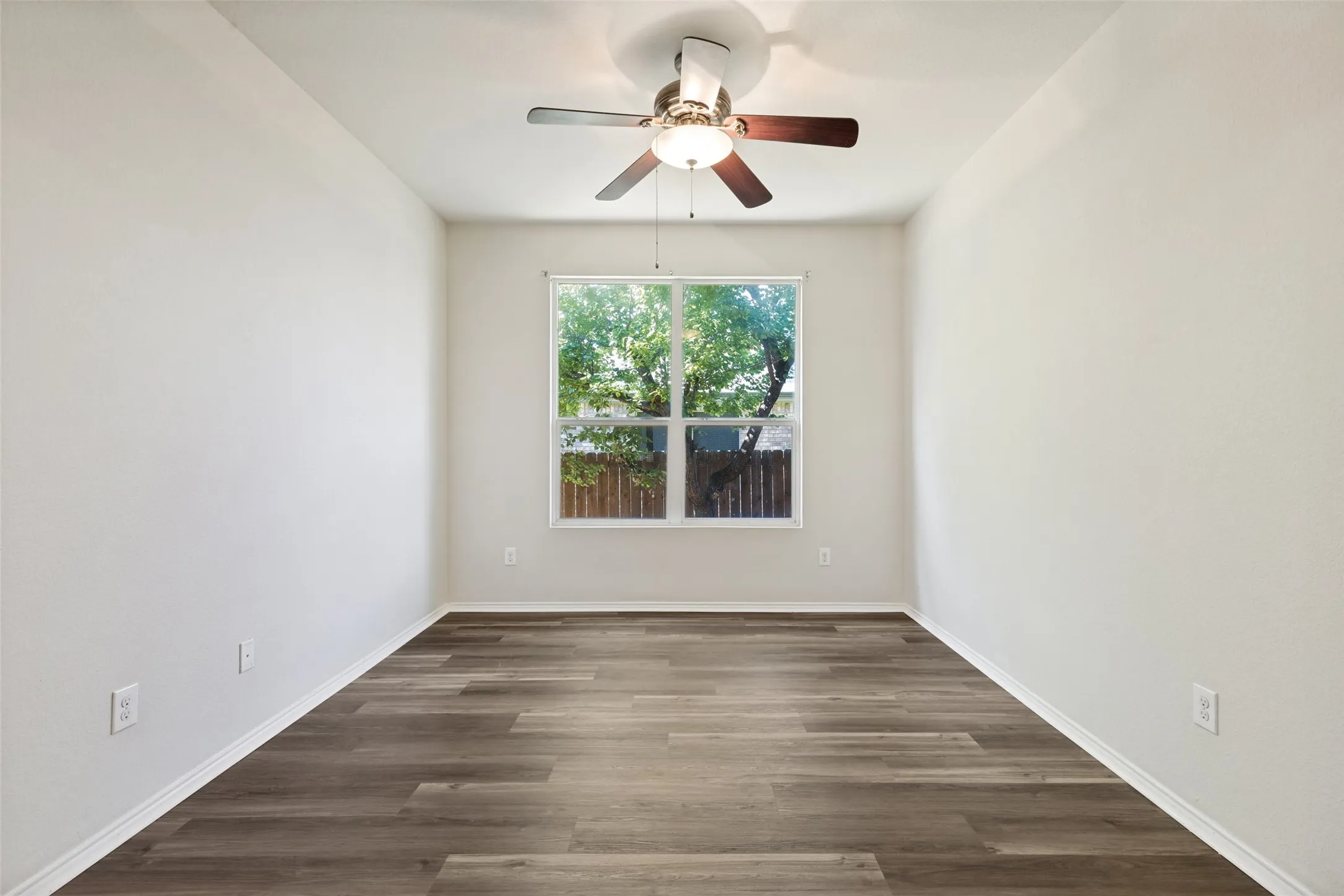 Single Family Residence For Rent in Tarrant County , 11117 kenny Drive, Fort Worth, Texas 76244, 3 Bedroom, 2 Bathroom, 2 Garage spaces, 1,831 Sqft, built in 2012, mls#21405402, Real Estate Agent in Fort Worth, Homes For Rent in Tarrant county, Homes For Rent in Fort Worth, Realtor in Fort Worth Texas, Real Estate Brokerage Independent Realty Texas, Luminita Cordes Realtor
