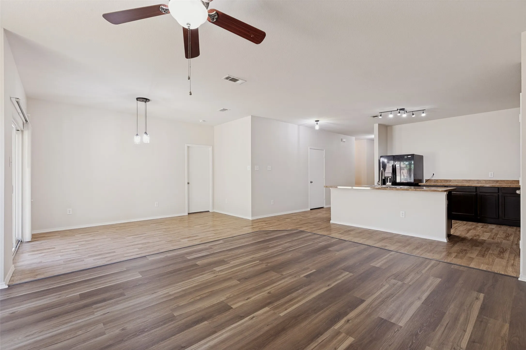 Single Family Residence For Rent in Tarrant County , 11117 kenny Drive, Fort Worth, Texas 76244, 3 Bedroom, 2 Bathroom, 2 Garage spaces, 1,831 Sqft, built in 2012, mls#21405402, Real Estate Agent in Fort Worth, Homes For Rent in Tarrant county, Homes For Rent in Fort Worth, Realtor in Fort Worth Texas, Real Estate Brokerage Independent Realty Texas, Luminita Cordes Realtor