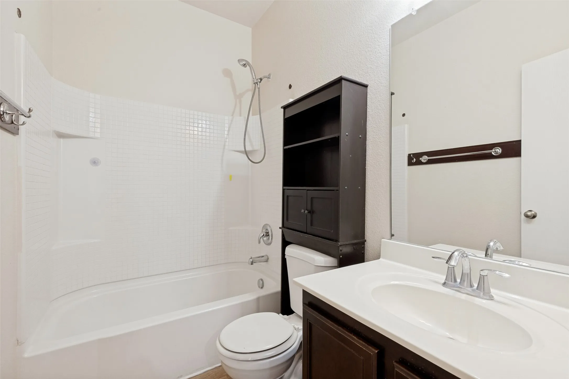Single Family Residence For Rent in Tarrant County , 11117 kenny Drive, Fort Worth, Texas 76244, 3 Bedroom, 2 Bathroom, 2 Garage spaces, 1,831 Sqft, built in 2012, mls#21405402, Real Estate Agent in Fort Worth, Homes For Rent in Tarrant county, Homes For Rent in Fort Worth, Realtor in Fort Worth Texas, Real Estate Brokerage Independent Realty Texas, Luminita Cordes Realtor