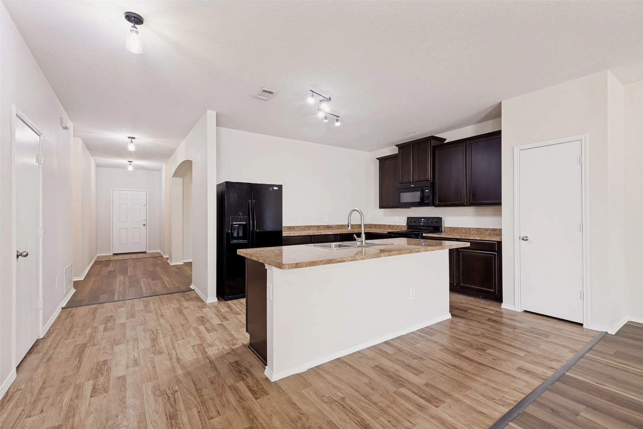 Single Family Residence For Rent in Tarrant County , 11117 kenny Drive, Fort Worth, Texas 76244, 3 Bedroom, 2 Bathroom, 2 Garage spaces, 1,831 Sqft, built in 2012, mls#21405402, Real Estate Agent in Fort Worth, Homes For Rent in Tarrant county, Homes For Rent in Fort Worth, Realtor in Fort Worth Texas, Real Estate Brokerage Independent Realty Texas, Luminita Cordes Realtor
