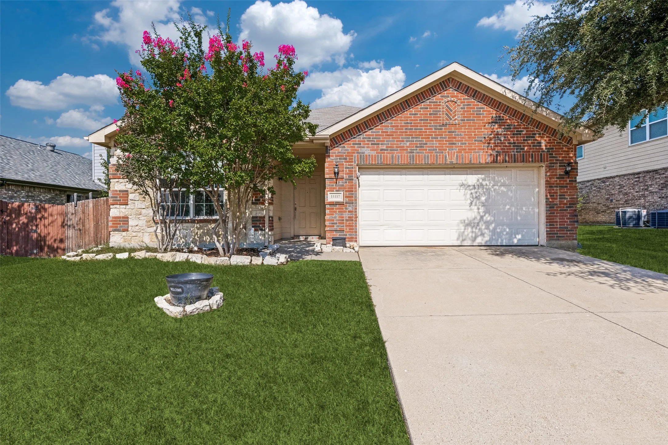 Single Family Residence For Rent in Tarrant County , 11117 kenny Drive, Fort Worth, Texas 76244, 3 Bedroom, 2 Bathroom, 2 Garage spaces, 1,831 Sqft, built in 2012, mls#21405402, Real Estate Agent in Fort Worth, Homes For Rent in Tarrant county, Homes For Rent in Fort Worth, Realtor in Fort Worth Texas, Real Estate Brokerage Independent Realty Texas, Luminita Cordes Realtor