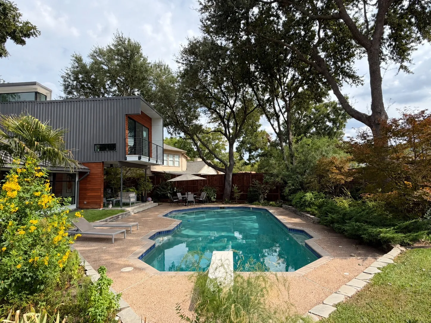 Single Family Residence For Sale in Dallas County , 555 Arbor Brook Lane, Coppell, Texas 75019, 5 Bedroom, 4 Bathroom, 2 Garage spaces, 3,323 Sqft, built in 1978, mls#21405398, Real Estate Agent in Coppell, Homes For Sale in Dallas county, Homes For Sale in Coppell, Realtor in Coppell Texas, Real Estate Brokerage Independent Realty Texas, Luminita Cordes Realtor
