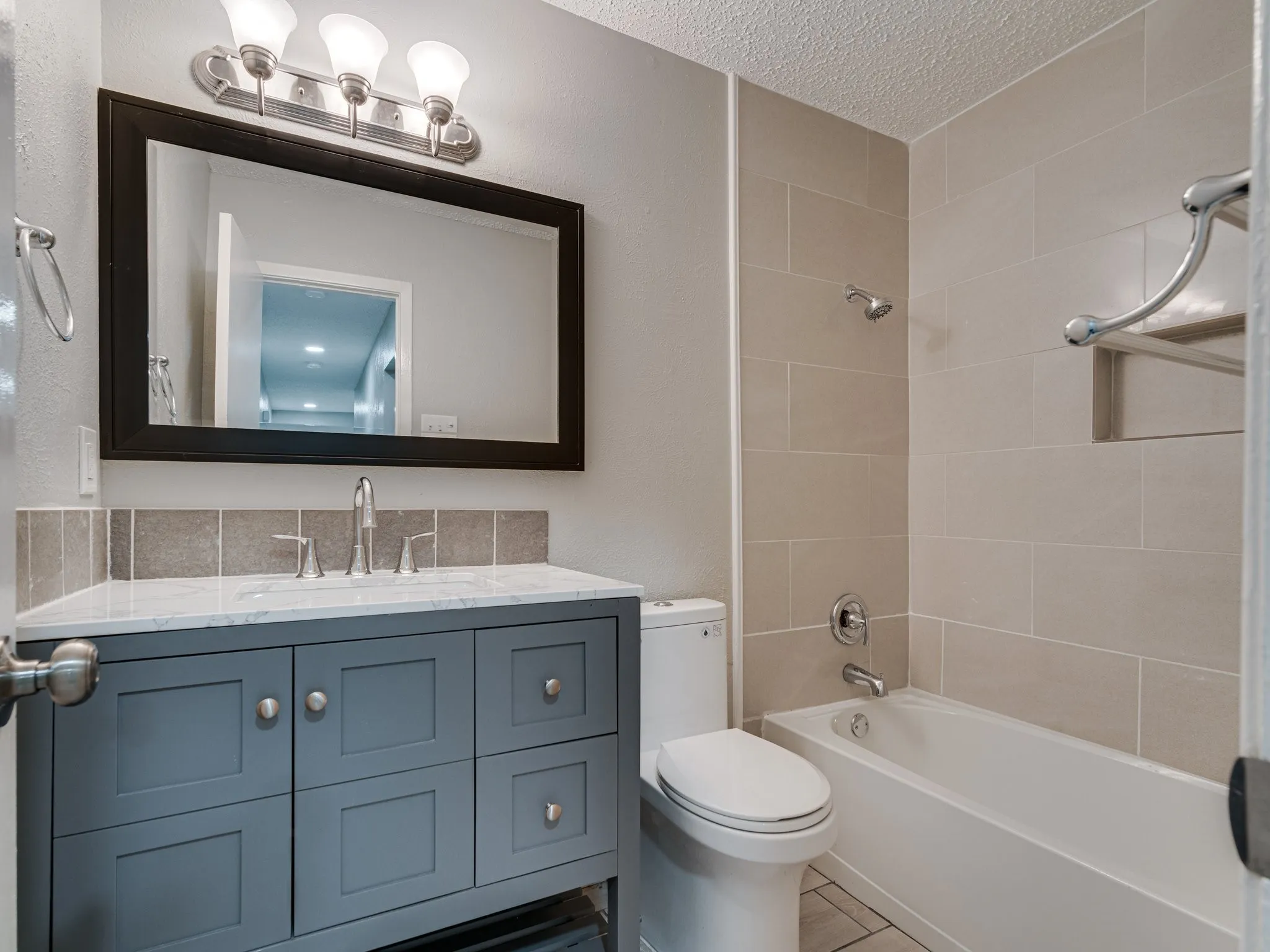 Single Family Residence For Rent in Dallas County , 2714 Meadow Bluff Lane, Dallas, Texas 75237, 3 Bedroom, 2 Bathroom, 2 Garage spaces, 1,307 Sqft, built in 1977, mls#21405391, Real Estate Agent in Dallas, Homes For Rent in Dallas county, Homes For Rent in Dallas, Realtor in Dallas Texas, Real Estate Brokerage Independent Realty Texas, Luminita Cordes Realtor