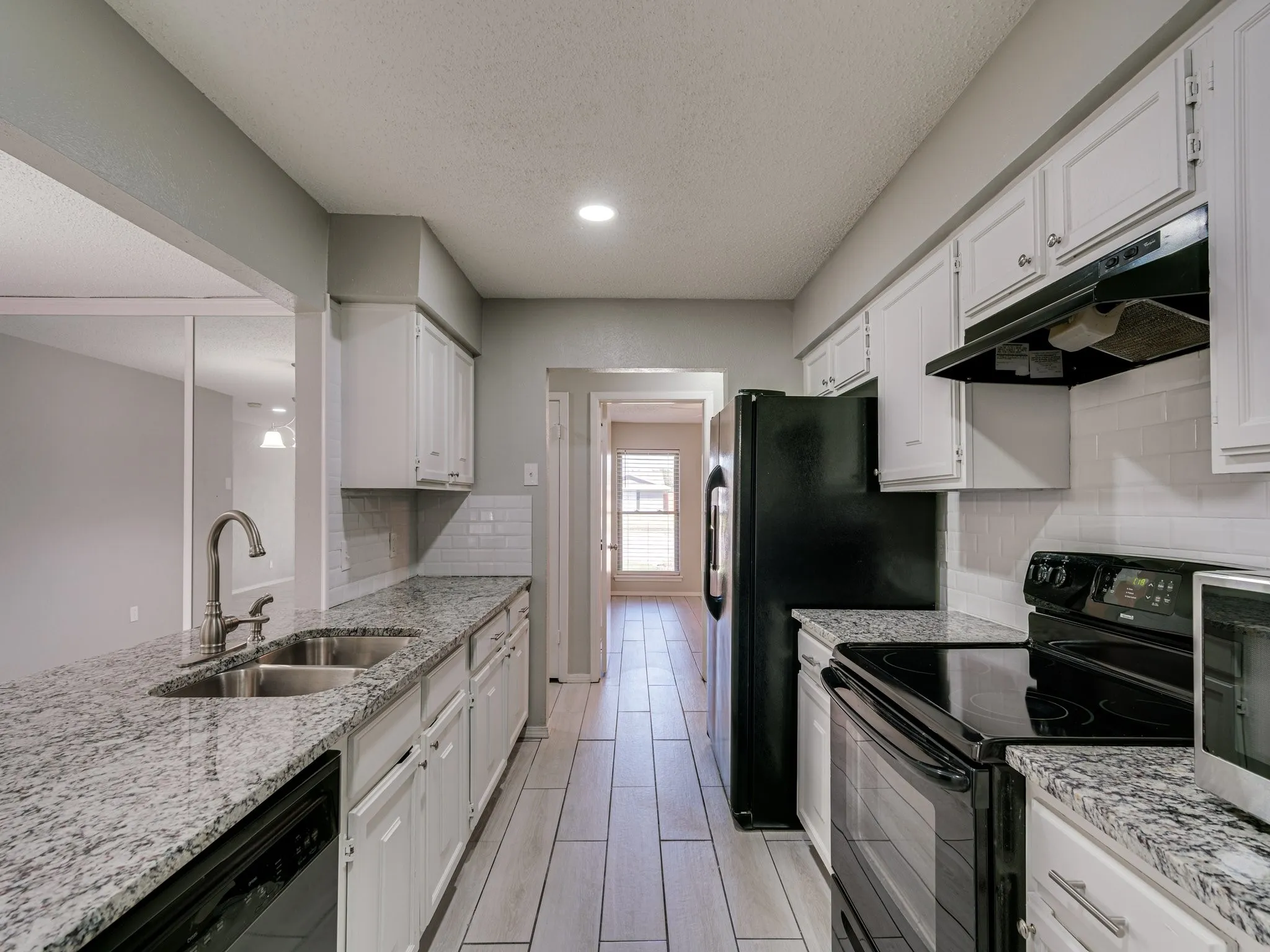 Single Family Residence For Rent in Dallas County , 2714 Meadow Bluff Lane, Dallas, Texas 75237, 3 Bedroom, 2 Bathroom, 2 Garage spaces, 1,307 Sqft, built in 1977, mls#21405391, Real Estate Agent in Dallas, Homes For Rent in Dallas county, Homes For Rent in Dallas, Realtor in Dallas Texas, Real Estate Brokerage Independent Realty Texas, Luminita Cordes Realtor