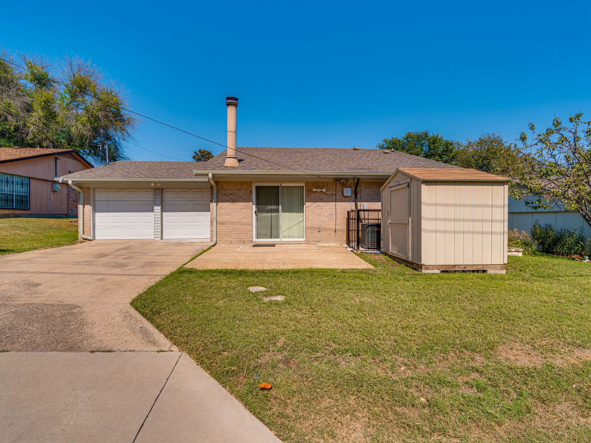 Single Family Residence For Rent in Dallas County , 2714 Meadow Bluff Lane, Dallas, Texas 75237, 3 Bedroom, 2 Bathroom, 2 Garage spaces, 1,307 Sqft, built in 1977, mls#21405391, Real Estate Agent in Dallas, Homes For Rent in Dallas county, Homes For Rent in Dallas, Realtor in Dallas Texas, Real Estate Brokerage Independent Realty Texas, Luminita Cordes Realtor
