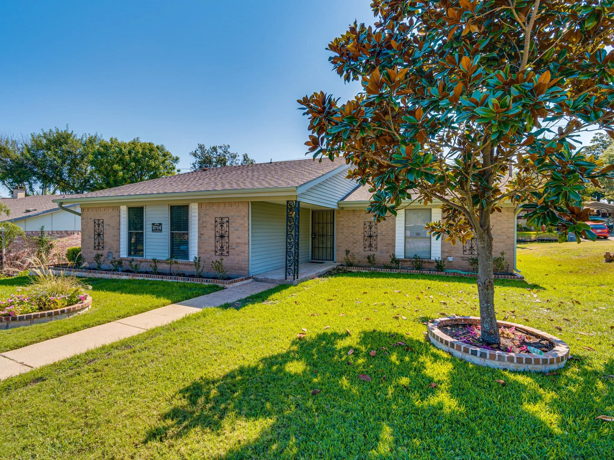 Single Family Residence For Rent in Dallas County , 2714 Meadow Bluff Lane, Dallas, Texas 75237, 3 Bedroom, 2 Bathroom, 2 Garage spaces, 1,307 Sqft, built in 1977, mls#21405391, Real Estate Agent in Dallas, Homes For Rent in Dallas county, Homes For Rent in Dallas, Realtor in Dallas Texas, Real Estate Brokerage Independent Realty Texas, Luminita Cordes Realtor