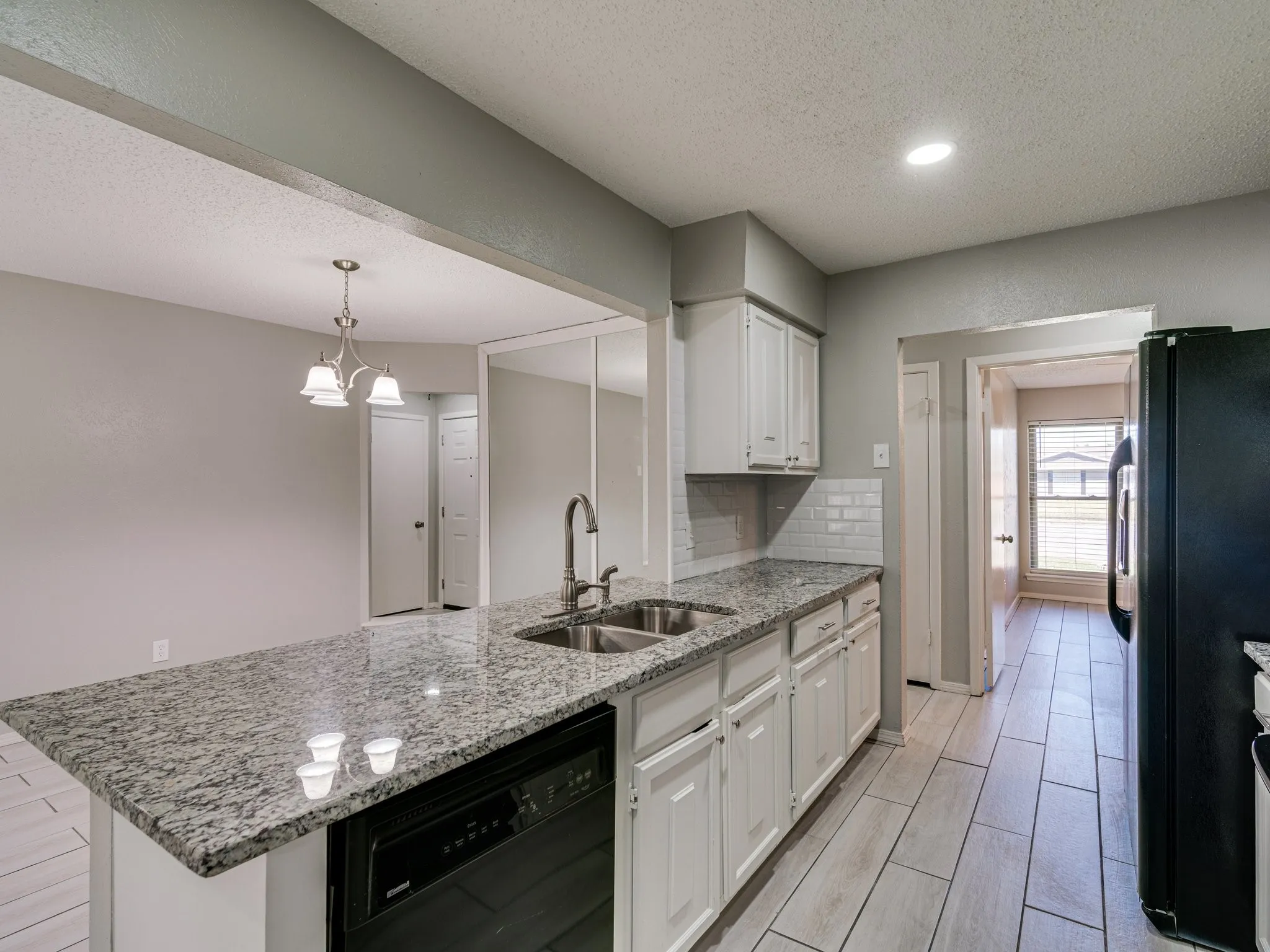 Single Family Residence For Rent in Dallas County , 2714 Meadow Bluff Lane, Dallas, Texas 75237, 3 Bedroom, 2 Bathroom, 2 Garage spaces, 1,307 Sqft, built in 1977, mls#21405391, Real Estate Agent in Dallas, Homes For Rent in Dallas county, Homes For Rent in Dallas, Realtor in Dallas Texas, Real Estate Brokerage Independent Realty Texas, Luminita Cordes Realtor