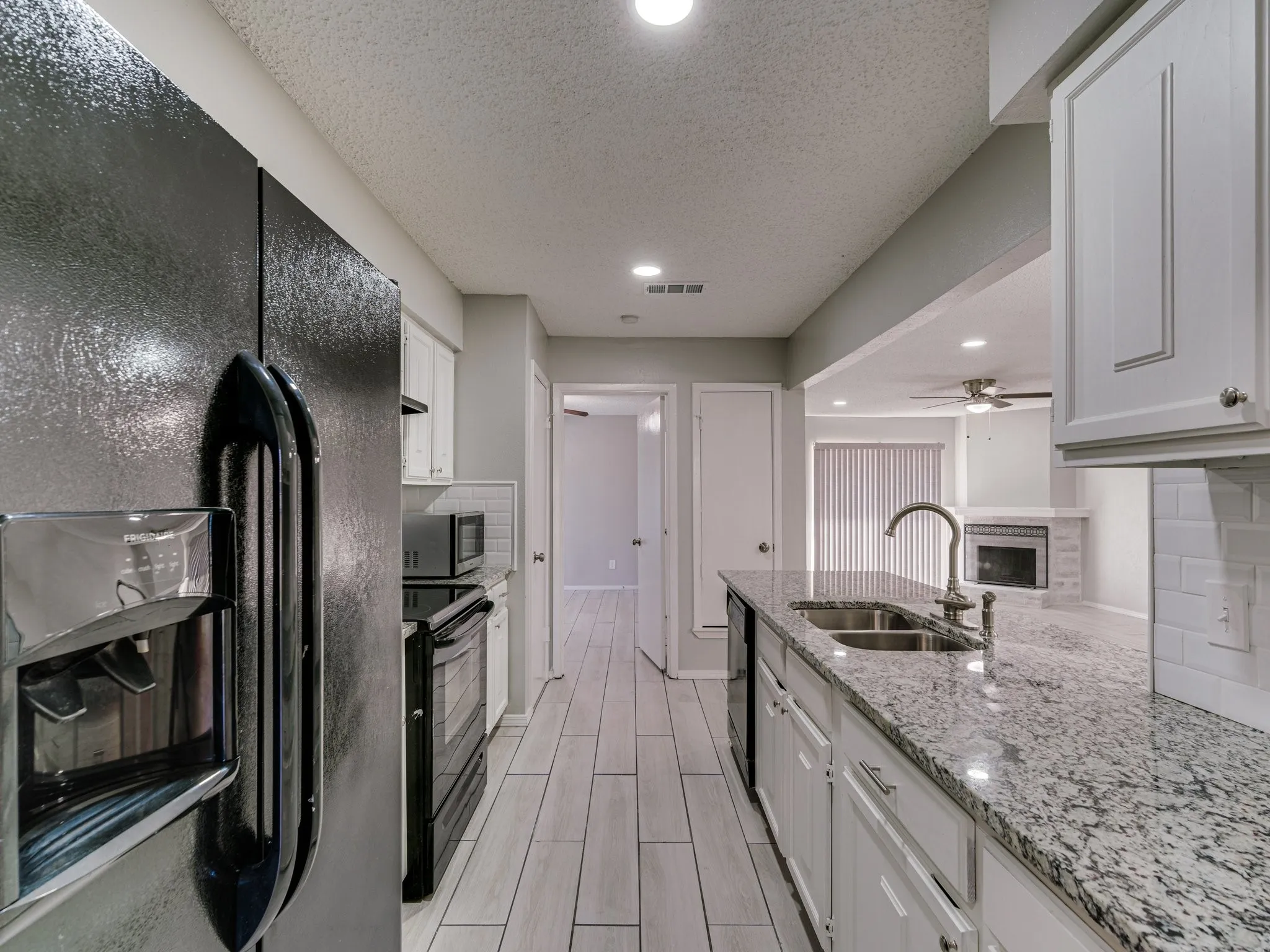Single Family Residence For Rent in Dallas County , 2714 Meadow Bluff Lane, Dallas, Texas 75237, 3 Bedroom, 2 Bathroom, 2 Garage spaces, 1,307 Sqft, built in 1977, mls#21405391, Real Estate Agent in Dallas, Homes For Rent in Dallas county, Homes For Rent in Dallas, Realtor in Dallas Texas, Real Estate Brokerage Independent Realty Texas, Luminita Cordes Realtor