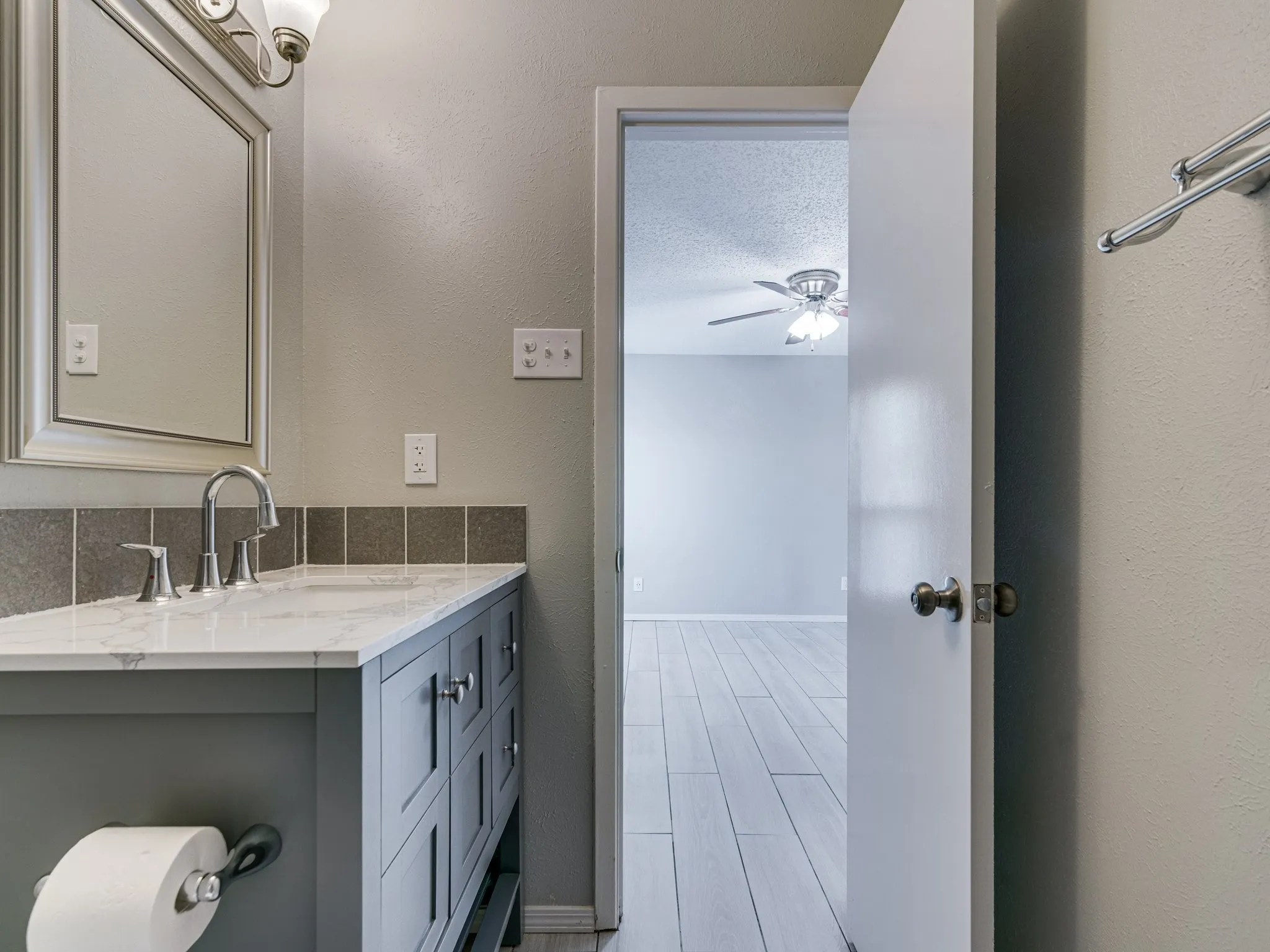 Single Family Residence For Rent in Dallas County , 2714 Meadow Bluff Lane, Dallas, Texas 75237, 3 Bedroom, 2 Bathroom, 2 Garage spaces, 1,307 Sqft, built in 1977, mls#21405391, Real Estate Agent in Dallas, Homes For Rent in Dallas county, Homes For Rent in Dallas, Realtor in Dallas Texas, Real Estate Brokerage Independent Realty Texas, Luminita Cordes Realtor