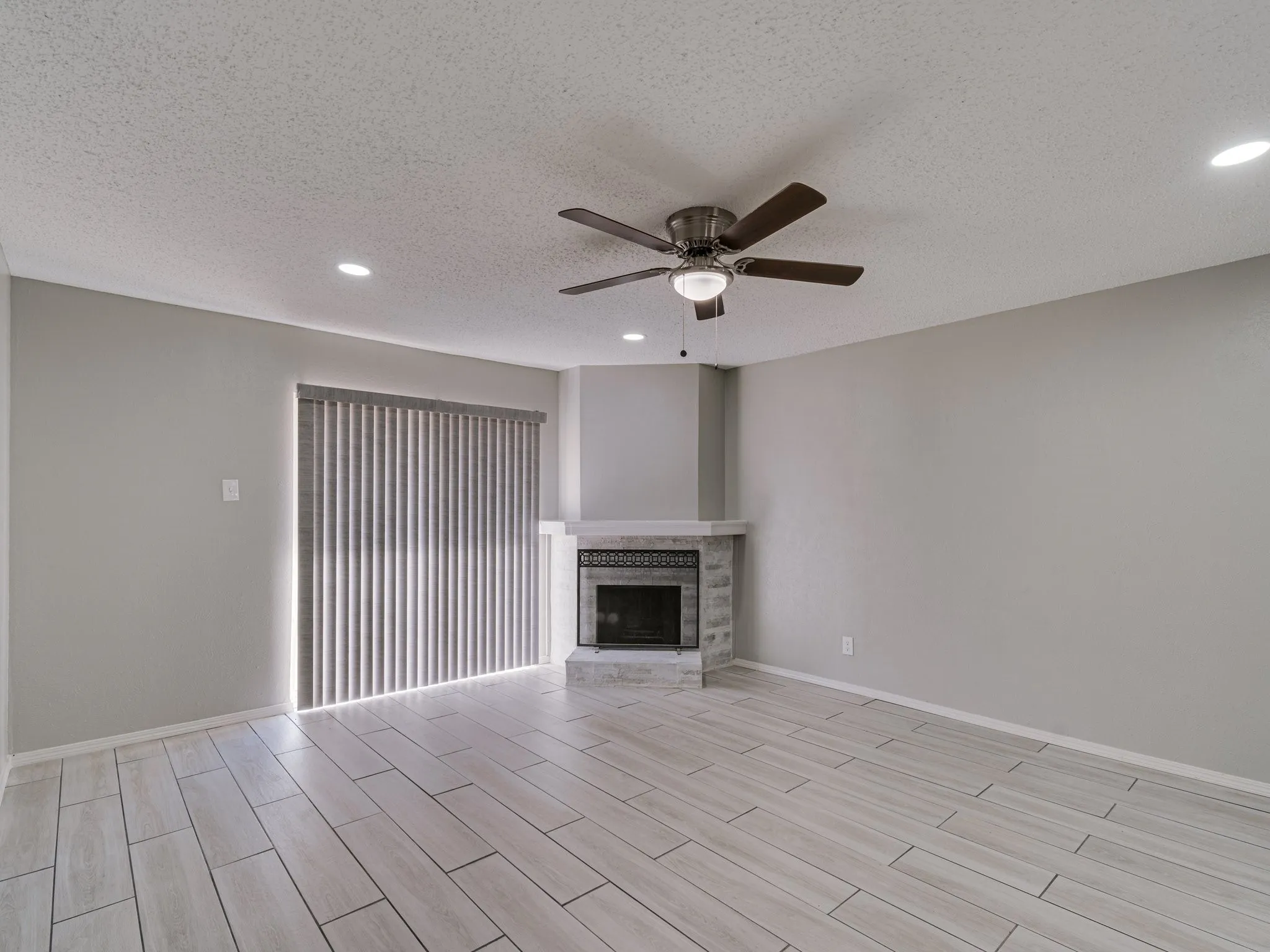 Single Family Residence For Rent in Dallas County , 2714 Meadow Bluff Lane, Dallas, Texas 75237, 3 Bedroom, 2 Bathroom, 2 Garage spaces, 1,307 Sqft, built in 1977, mls#21405391, Real Estate Agent in Dallas, Homes For Rent in Dallas county, Homes For Rent in Dallas, Realtor in Dallas Texas, Real Estate Brokerage Independent Realty Texas, Luminita Cordes Realtor