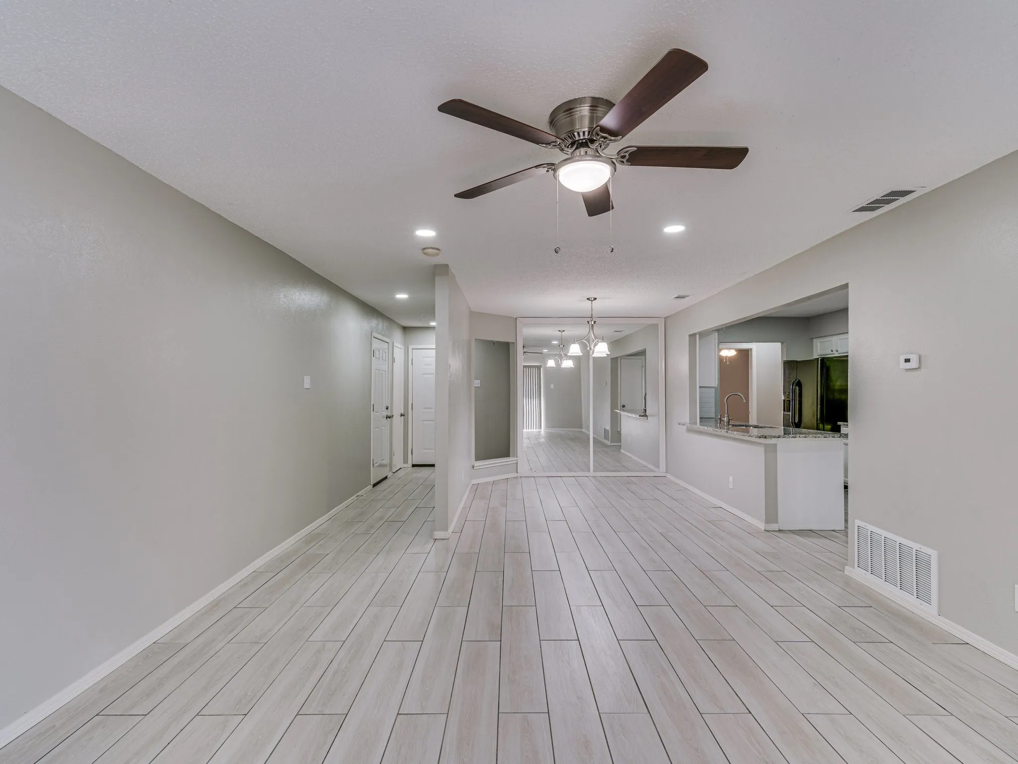 Single Family Residence For Rent in Dallas County , 2714 Meadow Bluff Lane, Dallas, Texas 75237, 3 Bedroom, 2 Bathroom, 2 Garage spaces, 1,307 Sqft, built in 1977, mls#21405391, Real Estate Agent in Dallas, Homes For Rent in Dallas county, Homes For Rent in Dallas, Realtor in Dallas Texas, Real Estate Brokerage Independent Realty Texas, Luminita Cordes Realtor