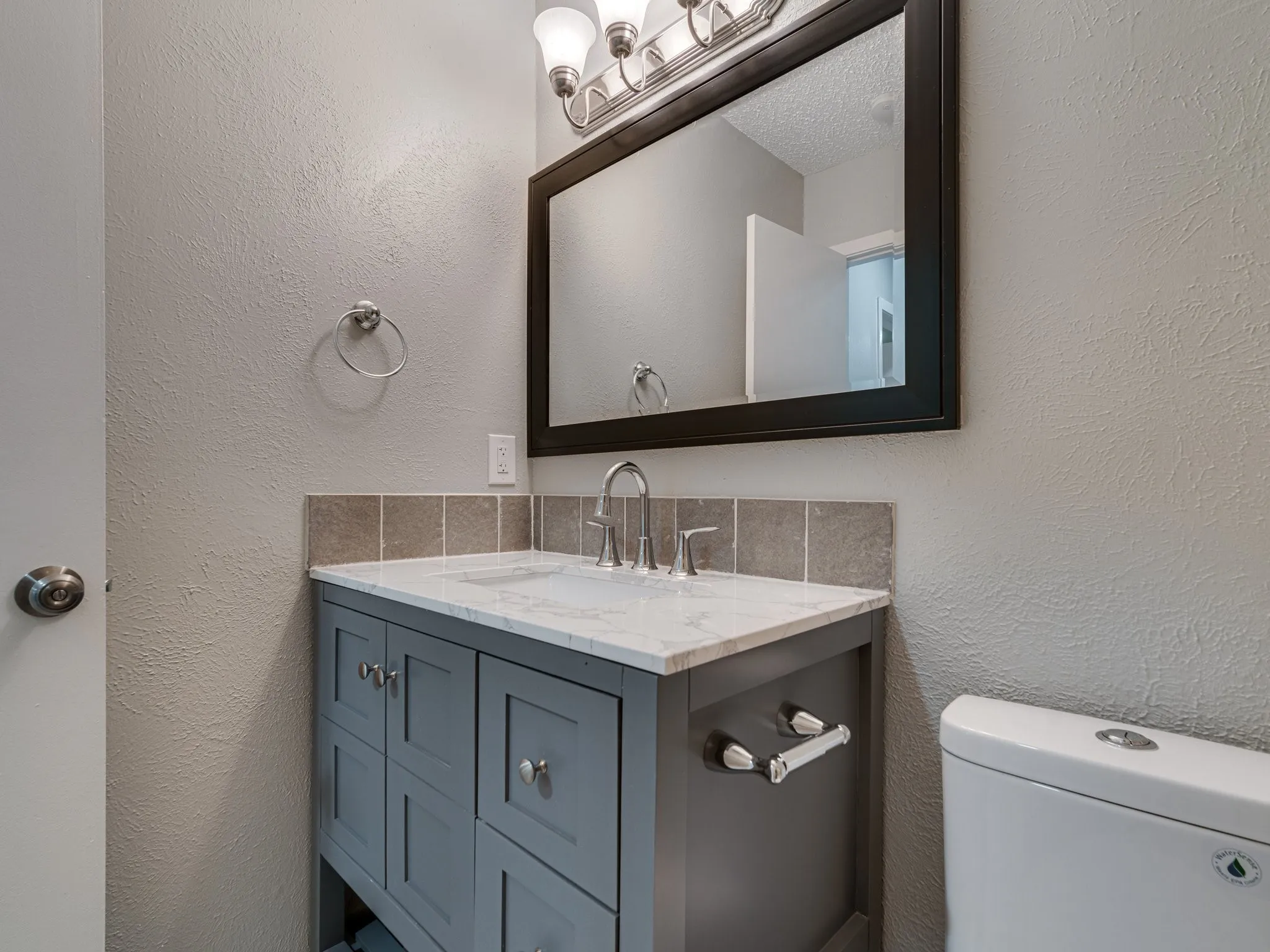 Single Family Residence For Rent in Dallas County , 2714 Meadow Bluff Lane, Dallas, Texas 75237, 3 Bedroom, 2 Bathroom, 2 Garage spaces, 1,307 Sqft, built in 1977, mls#21405391, Real Estate Agent in Dallas, Homes For Rent in Dallas county, Homes For Rent in Dallas, Realtor in Dallas Texas, Real Estate Brokerage Independent Realty Texas, Luminita Cordes Realtor