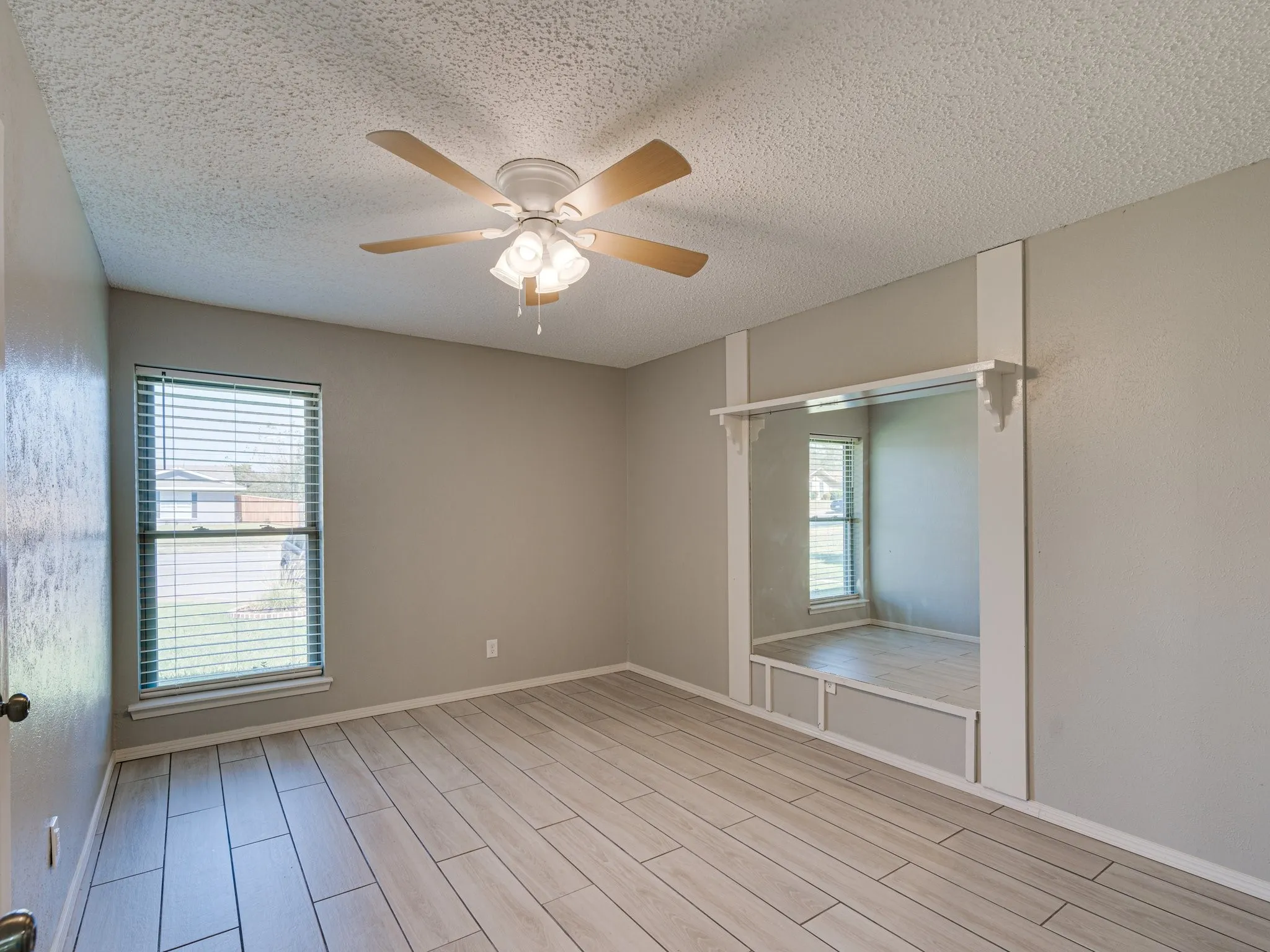 Single Family Residence For Rent in Dallas County , 2714 Meadow Bluff Lane, Dallas, Texas 75237, 3 Bedroom, 2 Bathroom, 2 Garage spaces, 1,307 Sqft, built in 1977, mls#21405391, Real Estate Agent in Dallas, Homes For Rent in Dallas county, Homes For Rent in Dallas, Realtor in Dallas Texas, Real Estate Brokerage Independent Realty Texas, Luminita Cordes Realtor