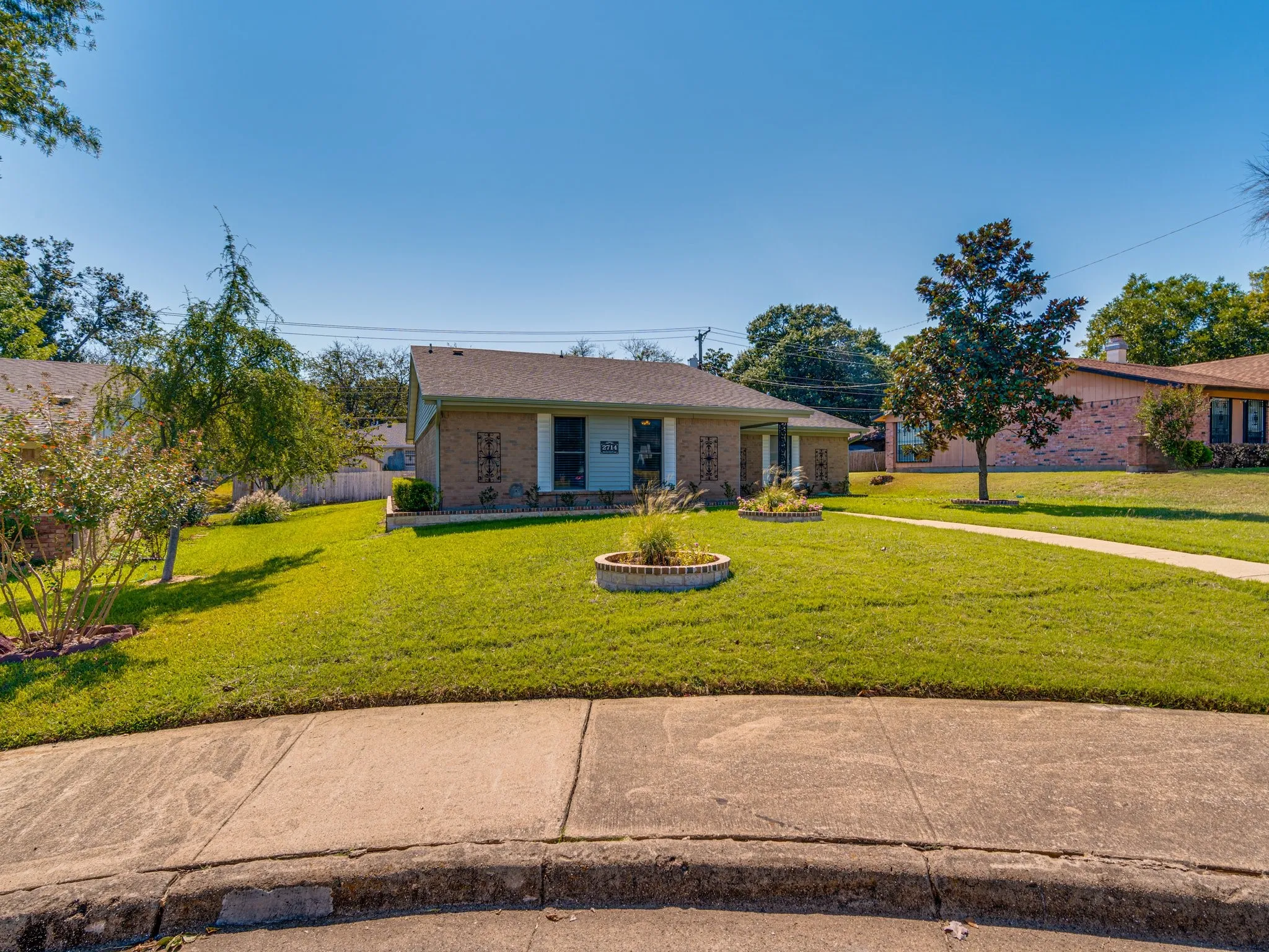 Single Family Residence For Rent in Dallas County , 2714 Meadow Bluff Lane, Dallas, Texas 75237, 3 Bedroom, 2 Bathroom, 2 Garage spaces, 1,307 Sqft, built in 1977, mls#21405391, Real Estate Agent in Dallas, Homes For Rent in Dallas county, Homes For Rent in Dallas, Realtor in Dallas Texas, Real Estate Brokerage Independent Realty Texas, Luminita Cordes Realtor