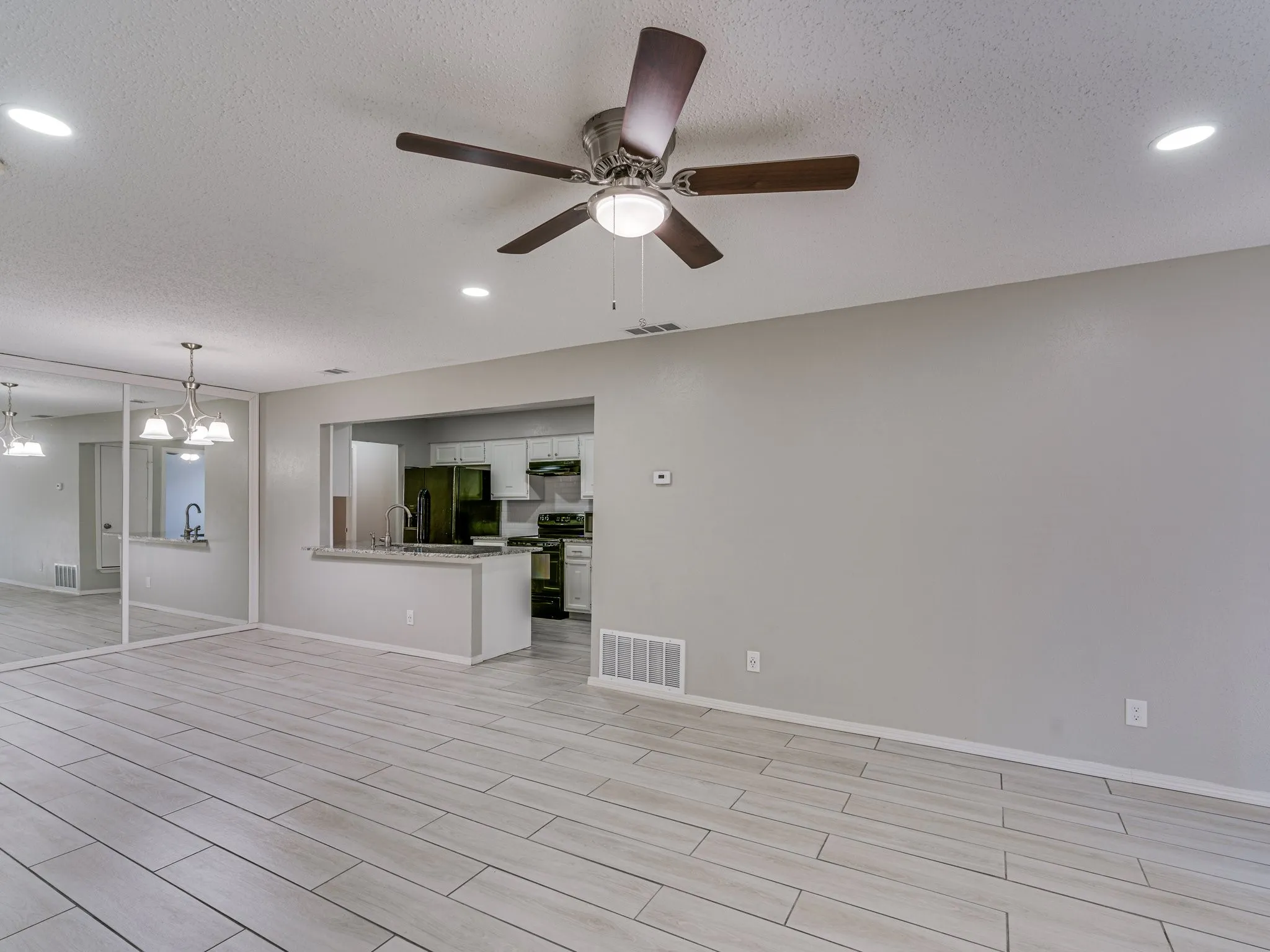 Single Family Residence For Rent in Dallas County , 2714 Meadow Bluff Lane, Dallas, Texas 75237, 3 Bedroom, 2 Bathroom, 2 Garage spaces, 1,307 Sqft, built in 1977, mls#21405391, Real Estate Agent in Dallas, Homes For Rent in Dallas county, Homes For Rent in Dallas, Realtor in Dallas Texas, Real Estate Brokerage Independent Realty Texas, Luminita Cordes Realtor