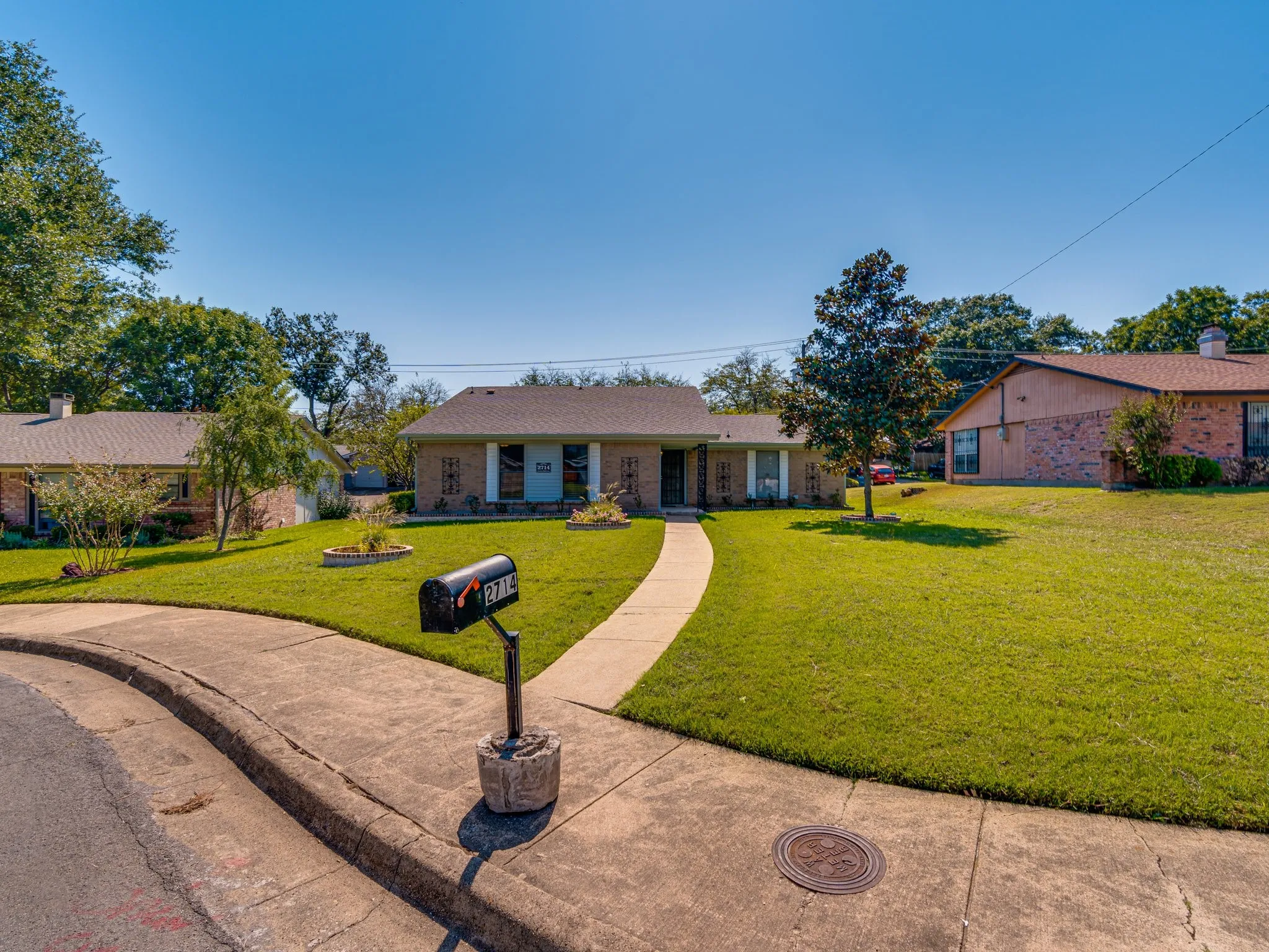Single Family Residence For Rent in Dallas County , 2714 Meadow Bluff Lane, Dallas, Texas 75237, 3 Bedroom, 2 Bathroom, 2 Garage spaces, 1,307 Sqft, built in 1977, mls#21405391, Real Estate Agent in Dallas, Homes For Rent in Dallas county, Homes For Rent in Dallas, Realtor in Dallas Texas, Real Estate Brokerage Independent Realty Texas, Luminita Cordes Realtor