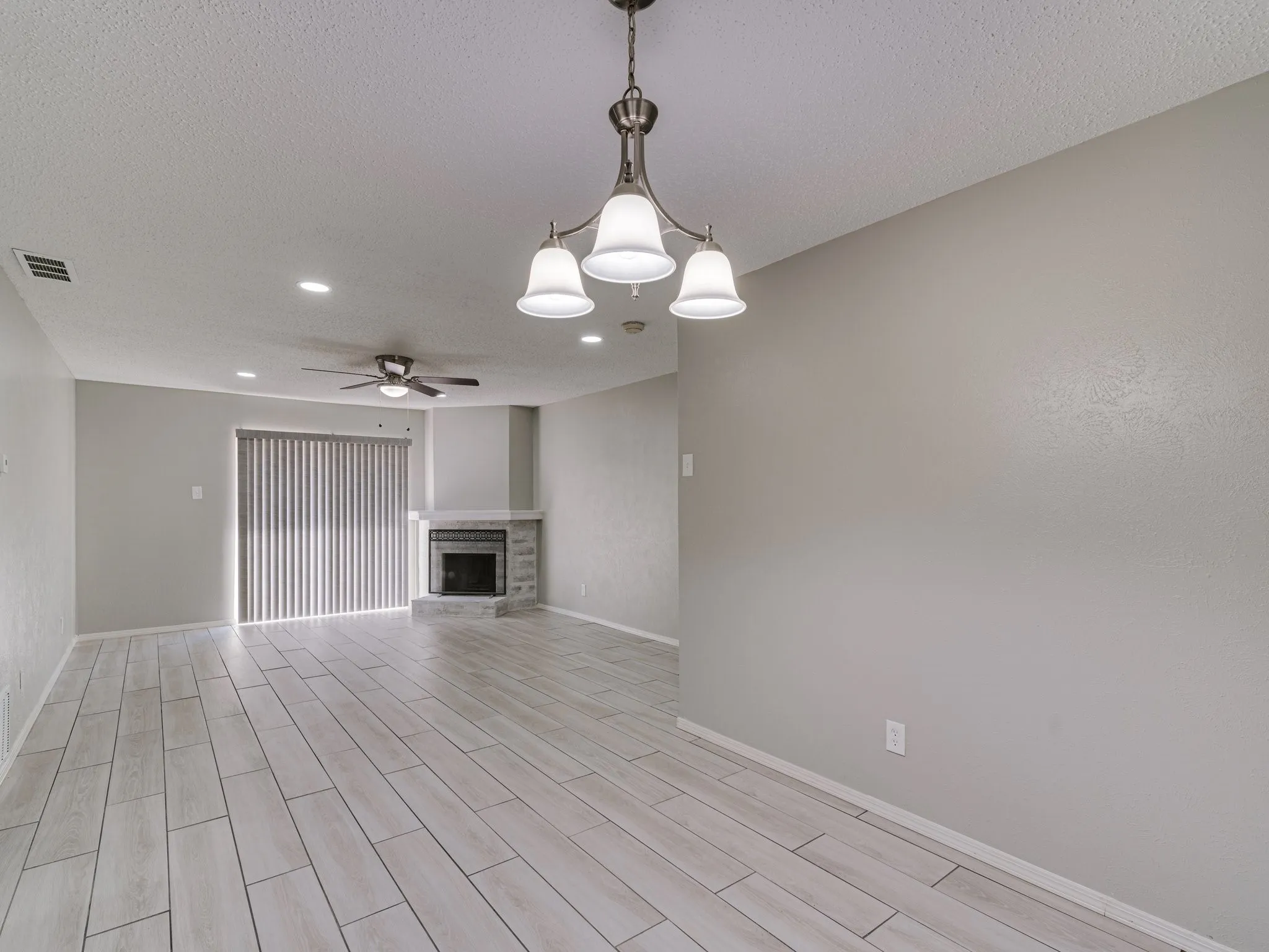 Single Family Residence For Rent in Dallas County , 2714 Meadow Bluff Lane, Dallas, Texas 75237, 3 Bedroom, 2 Bathroom, 2 Garage spaces, 1,307 Sqft, built in 1977, mls#21405391, Real Estate Agent in Dallas, Homes For Rent in Dallas county, Homes For Rent in Dallas, Realtor in Dallas Texas, Real Estate Brokerage Independent Realty Texas, Luminita Cordes Realtor