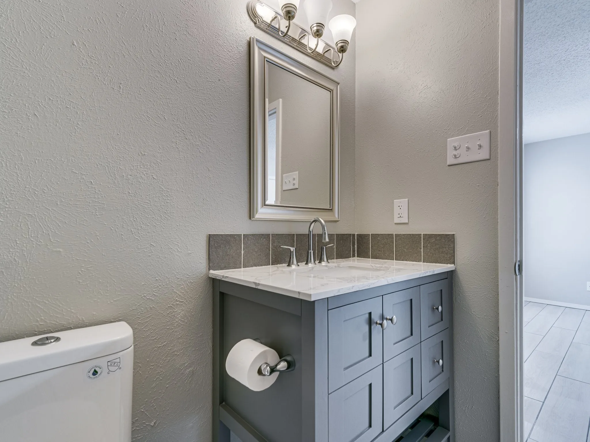 Single Family Residence For Rent in Dallas County , 2714 Meadow Bluff Lane, Dallas, Texas 75237, 3 Bedroom, 2 Bathroom, 2 Garage spaces, 1,307 Sqft, built in 1977, mls#21405391, Real Estate Agent in Dallas, Homes For Rent in Dallas county, Homes For Rent in Dallas, Realtor in Dallas Texas, Real Estate Brokerage Independent Realty Texas, Luminita Cordes Realtor