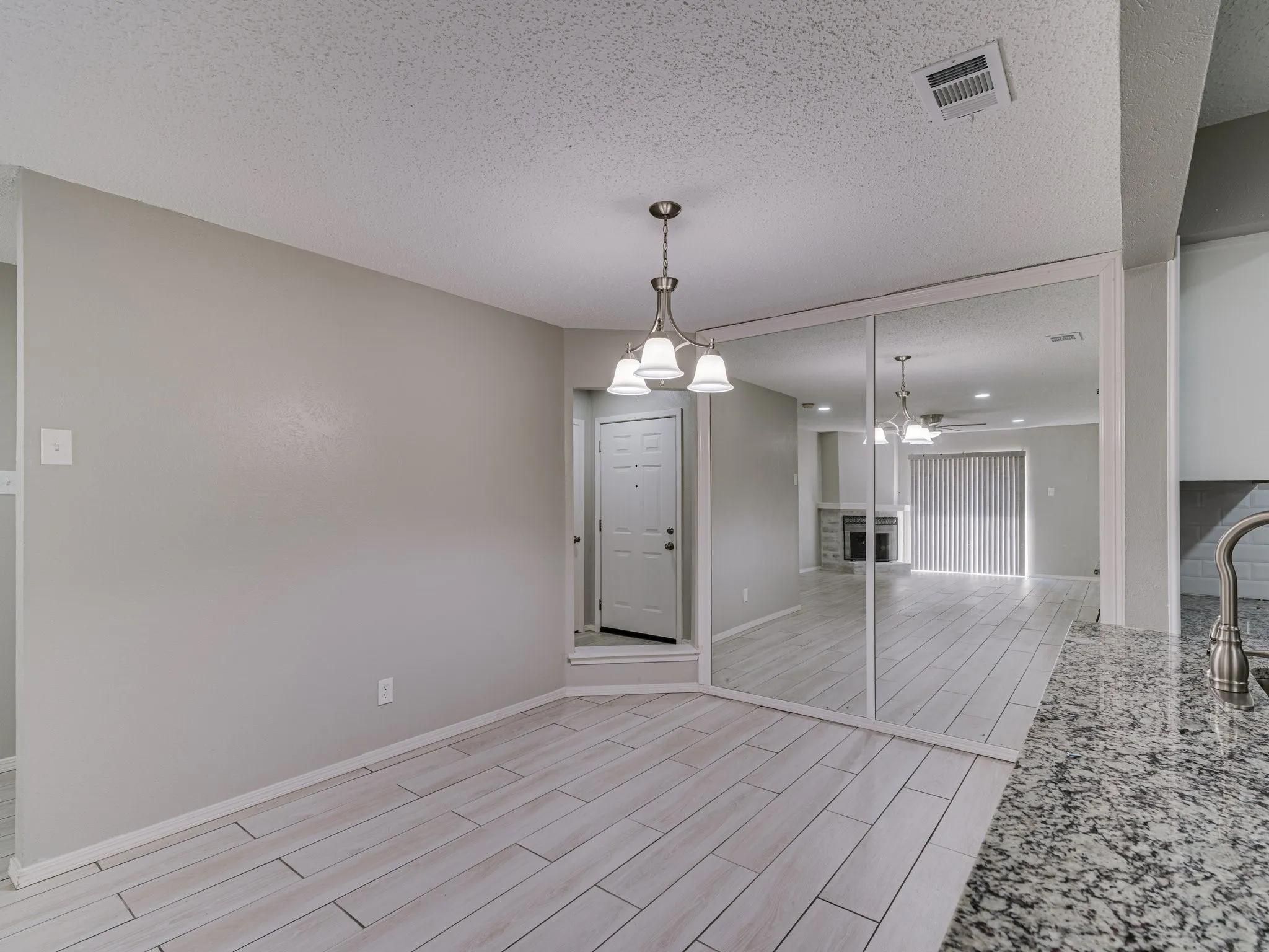 Single Family Residence For Rent in Dallas County , 2714 Meadow Bluff Lane, Dallas, Texas 75237, 3 Bedroom, 2 Bathroom, 2 Garage spaces, 1,307 Sqft, built in 1977, mls#21405391, Real Estate Agent in Dallas, Homes For Rent in Dallas county, Homes For Rent in Dallas, Realtor in Dallas Texas, Real Estate Brokerage Independent Realty Texas, Luminita Cordes Realtor