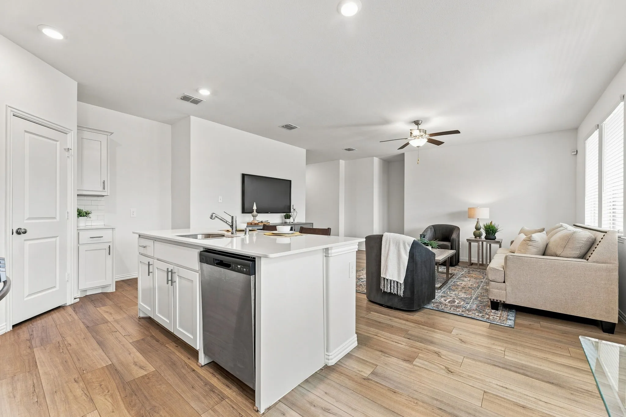 Single Family Residence For Sale in Kaufman County , 3618 Big Nemaha Drive, Crandall, Texas 75114, 3 Bedroom, 2 Bathroom, 2 Garage spaces, 1,550 Sqft, built in 2022, mls#21405397, Real Estate Agent in Crandall, Homes For Sale in Kaufman county, Homes For Sale in Crandall, Realtor in Crandall Texas, Real Estate Brokerage Independent Realty Texas, Luminita Cordes Realtor