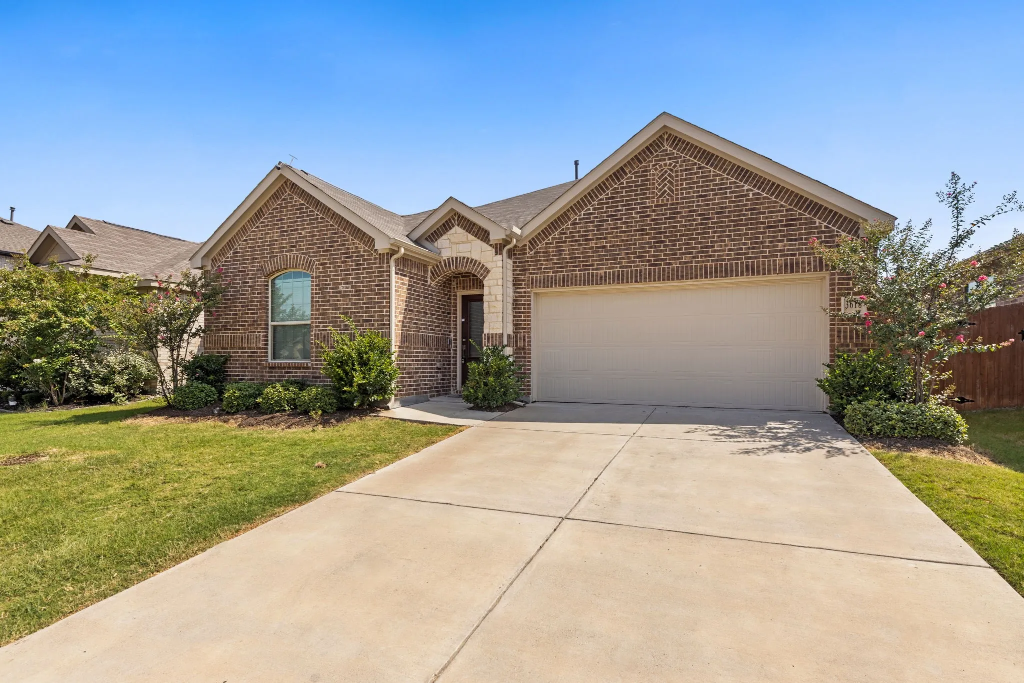 Single Family Residence For Sale in Kaufman County , 3618 Big Nemaha Drive, Crandall, Texas 75114, 3 Bedroom, 2 Bathroom, 2 Garage spaces, 1,550 Sqft, built in 2022, mls#21405397, Real Estate Agent in Crandall, Homes For Sale in Kaufman county, Homes For Sale in Crandall, Realtor in Crandall Texas, Real Estate Brokerage Independent Realty Texas, Luminita Cordes Realtor