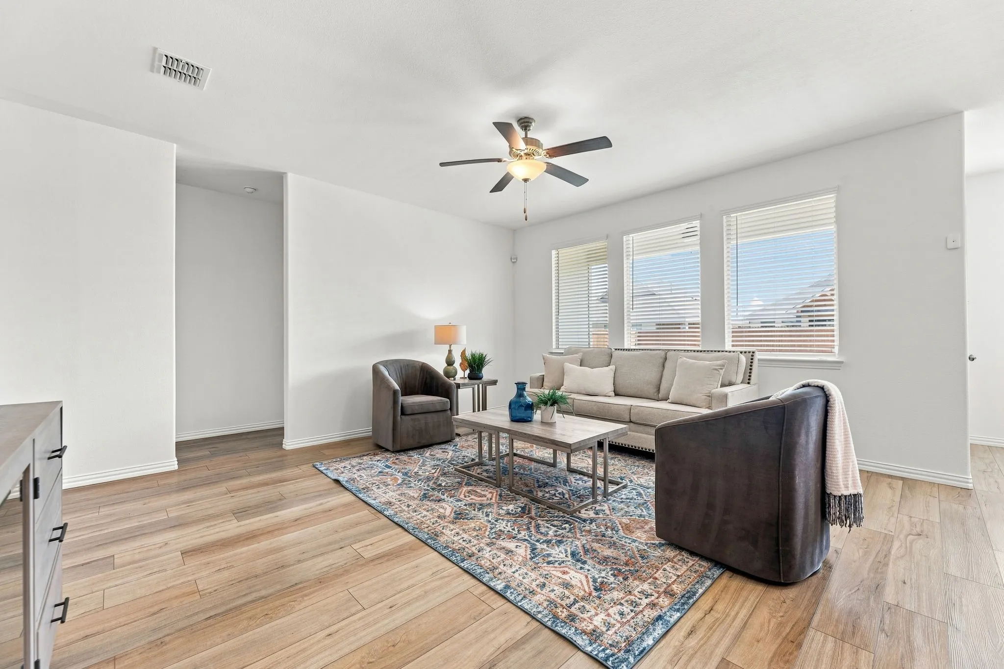 Single Family Residence For Sale in Kaufman County , 3618 Big Nemaha Drive, Crandall, Texas 75114, 3 Bedroom, 2 Bathroom, 2 Garage spaces, 1,550 Sqft, built in 2022, mls#21405397, Real Estate Agent in Crandall, Homes For Sale in Kaufman county, Homes For Sale in Crandall, Realtor in Crandall Texas, Real Estate Brokerage Independent Realty Texas, Luminita Cordes Realtor
