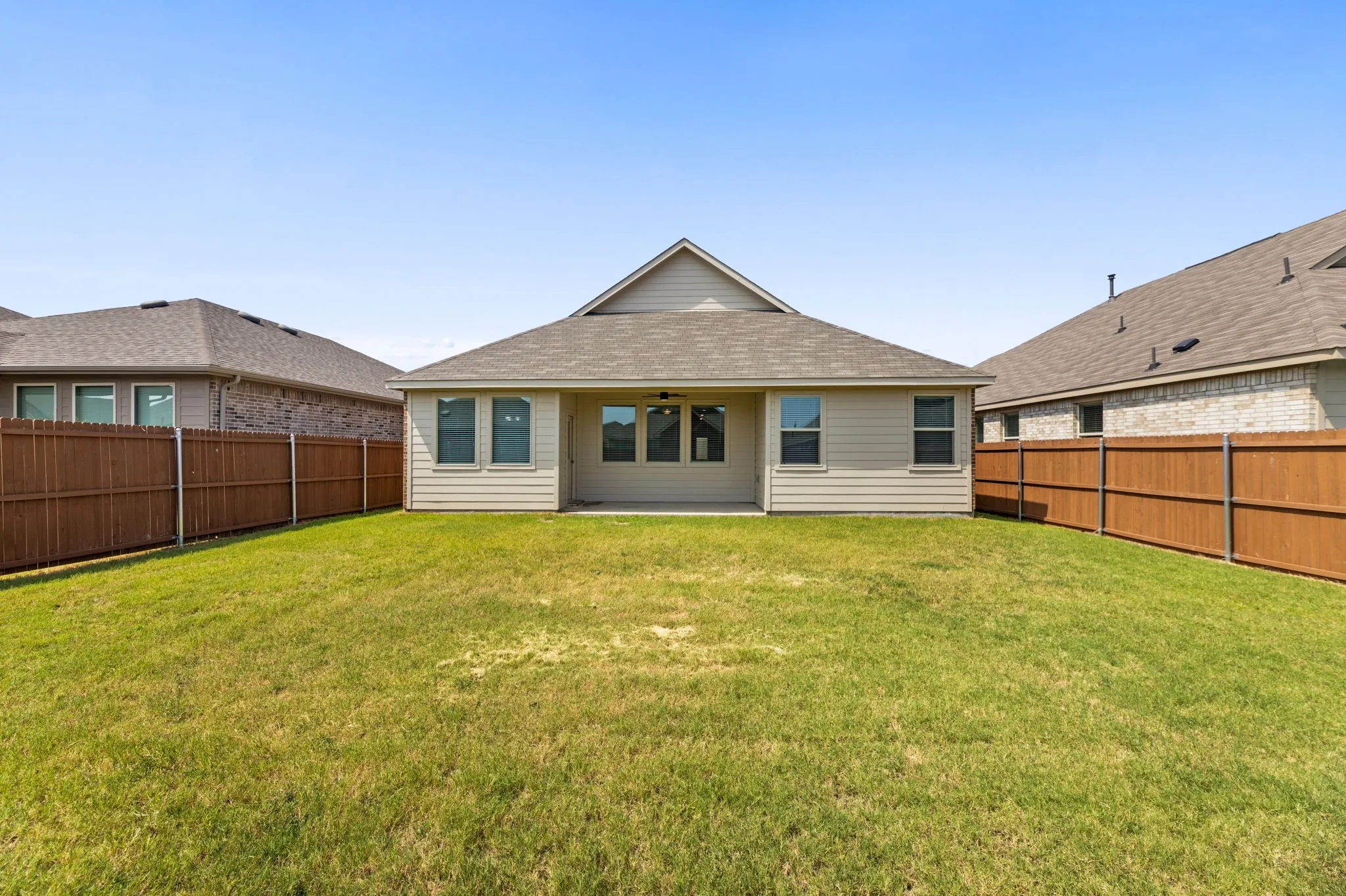 Single Family Residence For Sale in Kaufman County , 3618 Big Nemaha Drive, Crandall, Texas 75114, 3 Bedroom, 2 Bathroom, 2 Garage spaces, 1,550 Sqft, built in 2022, mls#21405397, Real Estate Agent in Crandall, Homes For Sale in Kaufman county, Homes For Sale in Crandall, Realtor in Crandall Texas, Real Estate Brokerage Independent Realty Texas, Luminita Cordes Realtor