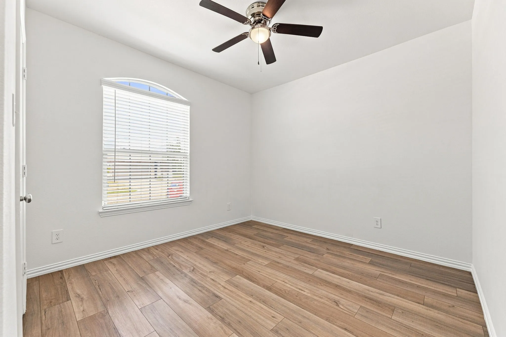 Single Family Residence For Sale in Kaufman County , 3618 Big Nemaha Drive, Crandall, Texas 75114, 3 Bedroom, 2 Bathroom, 2 Garage spaces, 1,550 Sqft, built in 2022, mls#21405397, Real Estate Agent in Crandall, Homes For Sale in Kaufman county, Homes For Sale in Crandall, Realtor in Crandall Texas, Real Estate Brokerage Independent Realty Texas, Luminita Cordes Realtor
