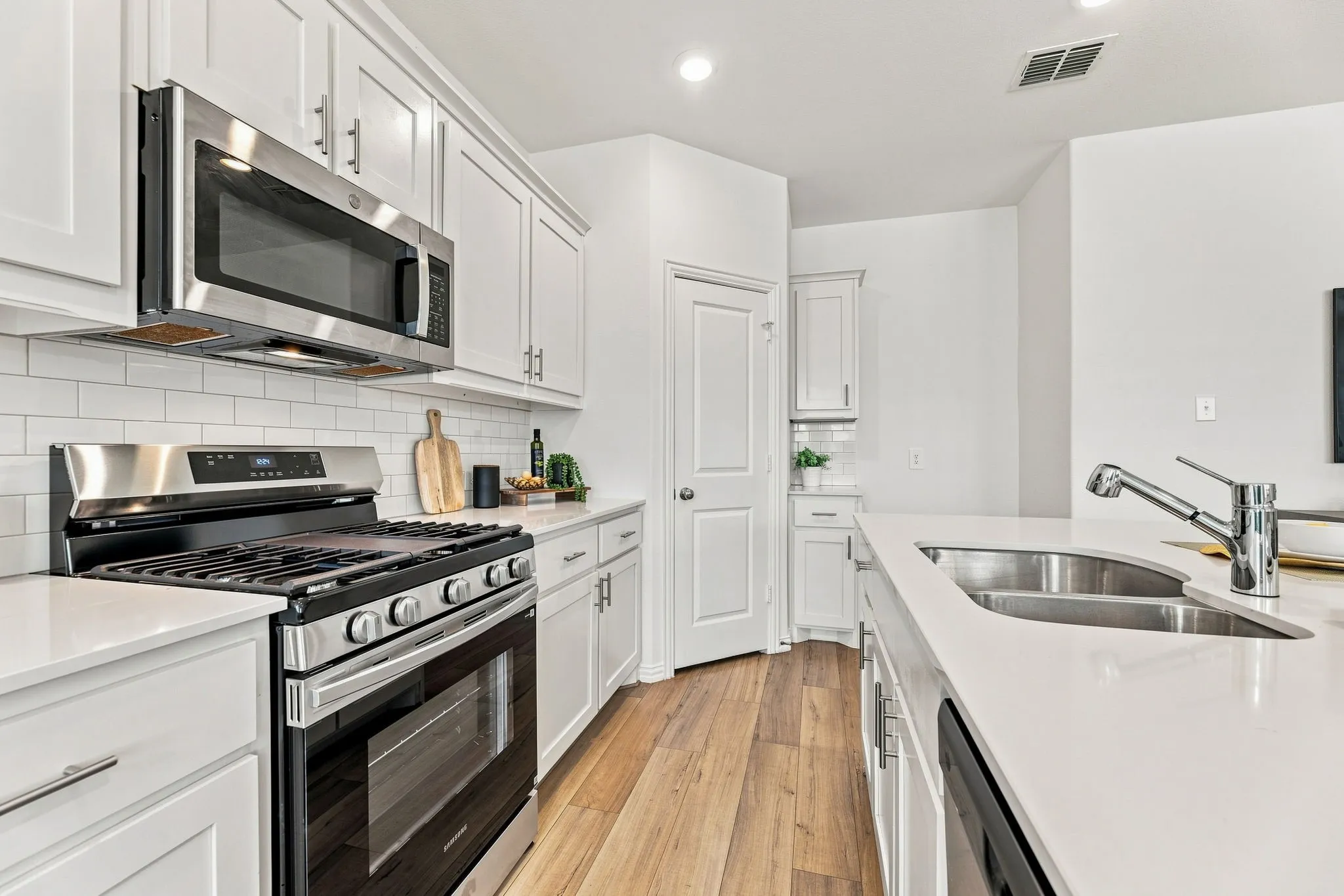 Single Family Residence For Sale in Kaufman County , 3618 Big Nemaha Drive, Crandall, Texas 75114, 3 Bedroom, 2 Bathroom, 2 Garage spaces, 1,550 Sqft, built in 2022, mls#21405397, Real Estate Agent in Crandall, Homes For Sale in Kaufman county, Homes For Sale in Crandall, Realtor in Crandall Texas, Real Estate Brokerage Independent Realty Texas, Luminita Cordes Realtor