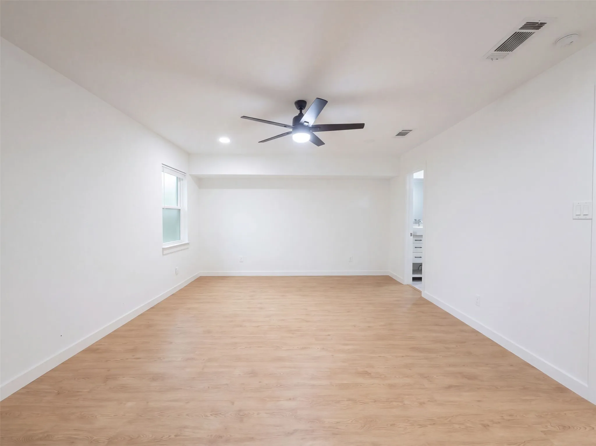 Single Family Residence For Sale in Tarrant County , 1515 Cherokee Street, Arlington, Texas 76012, 4 Bedroom, 3 Bathroom, 2 Garage spaces, 2,158 Sqft, built in 1966, mls#21405242, Real Estate Agent in Arlington, Homes For Sale in Tarrant county, Homes For Sale in Arlington, Realtor in Arlington Texas, Real Estate Brokerage Independent Realty Texas, Luminita Cordes Realtor