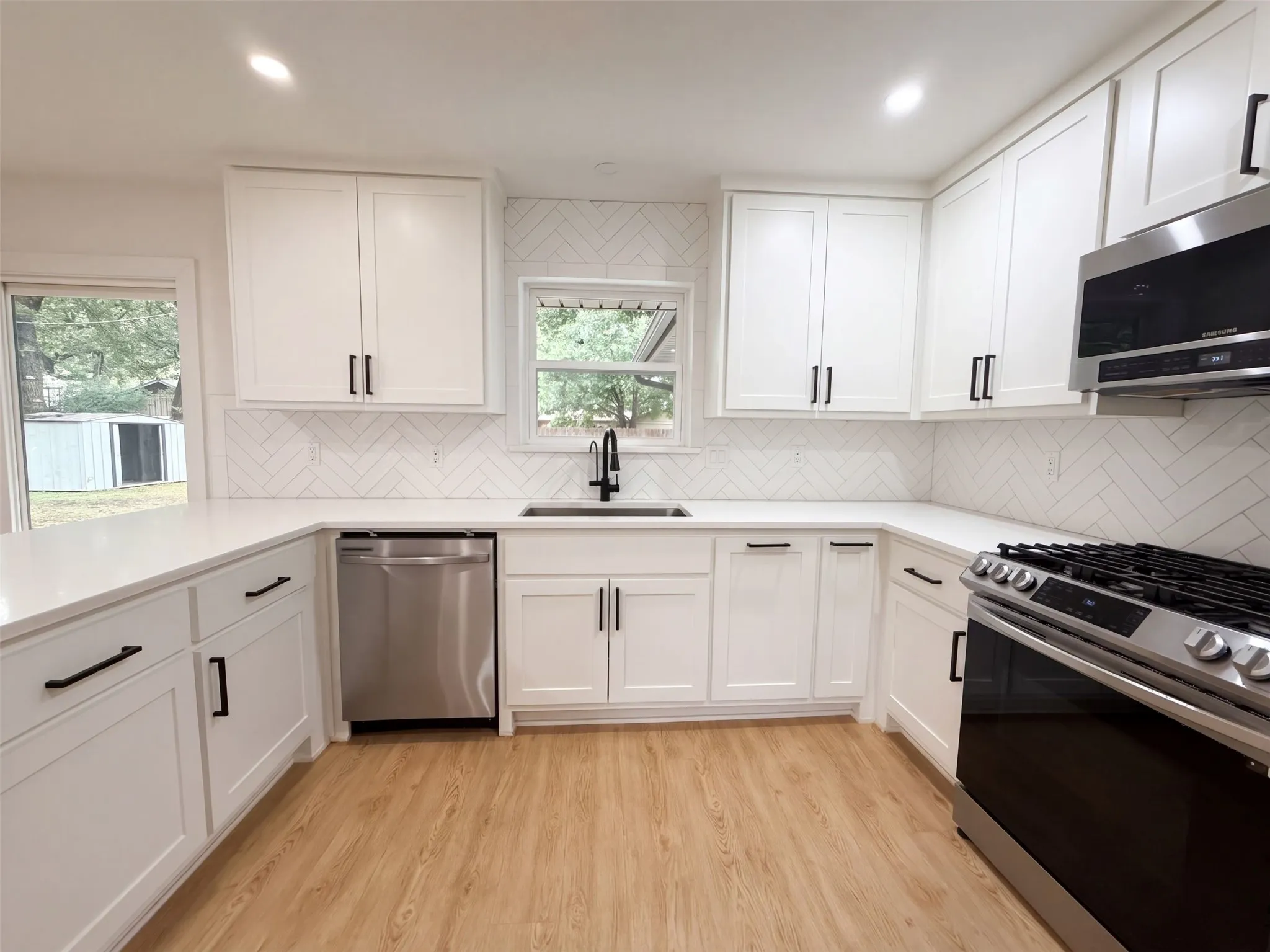 Single Family Residence For Sale in Tarrant County , 1515 Cherokee Street, Arlington, Texas 76012, 4 Bedroom, 3 Bathroom, 2 Garage spaces, 2,158 Sqft, built in 1966, mls#21405242, Real Estate Agent in Arlington, Homes For Sale in Tarrant county, Homes For Sale in Arlington, Realtor in Arlington Texas, Real Estate Brokerage Independent Realty Texas, Luminita Cordes Realtor