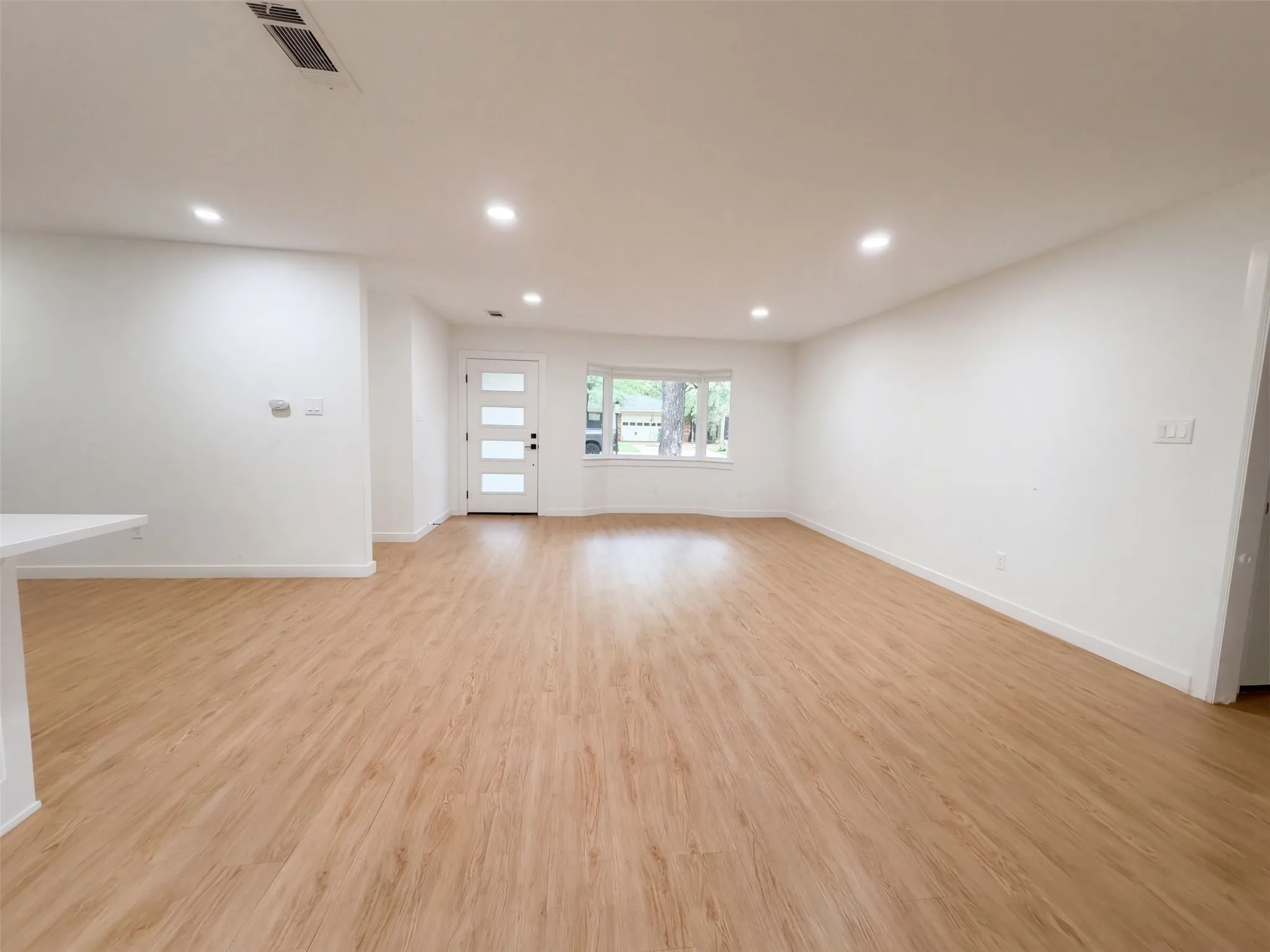Single Family Residence For Sale in Tarrant County , 1515 Cherokee Street, Arlington, Texas 76012, 4 Bedroom, 3 Bathroom, 2 Garage spaces, 2,158 Sqft, built in 1966, mls#21405242, Real Estate Agent in Arlington, Homes For Sale in Tarrant county, Homes For Sale in Arlington, Realtor in Arlington Texas, Real Estate Brokerage Independent Realty Texas, Luminita Cordes Realtor