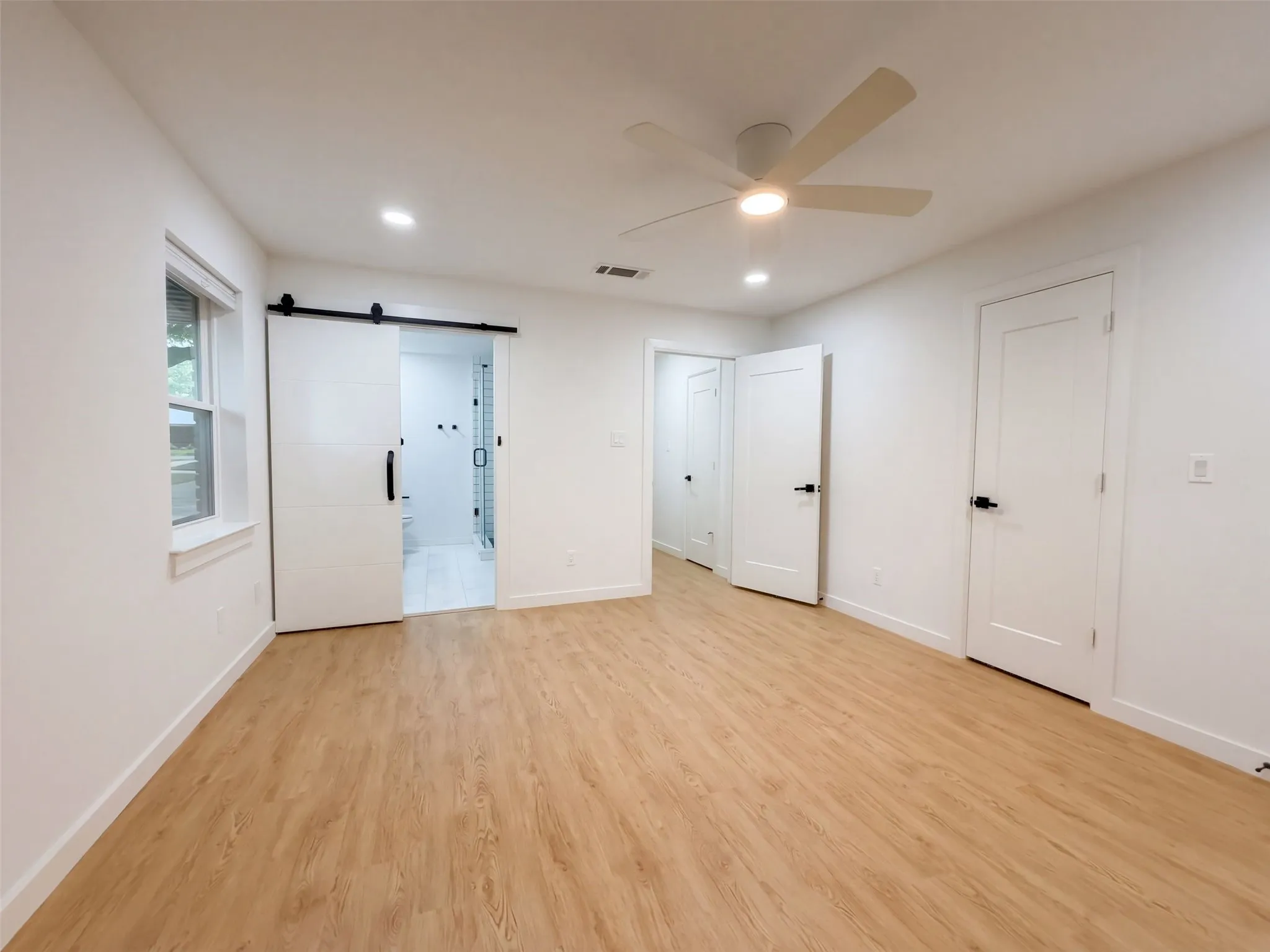 Single Family Residence For Sale in Tarrant County , 1515 Cherokee Street, Arlington, Texas 76012, 4 Bedroom, 3 Bathroom, 2 Garage spaces, 2,158 Sqft, built in 1966, mls#21405242, Real Estate Agent in Arlington, Homes For Sale in Tarrant county, Homes For Sale in Arlington, Realtor in Arlington Texas, Real Estate Brokerage Independent Realty Texas, Luminita Cordes Realtor